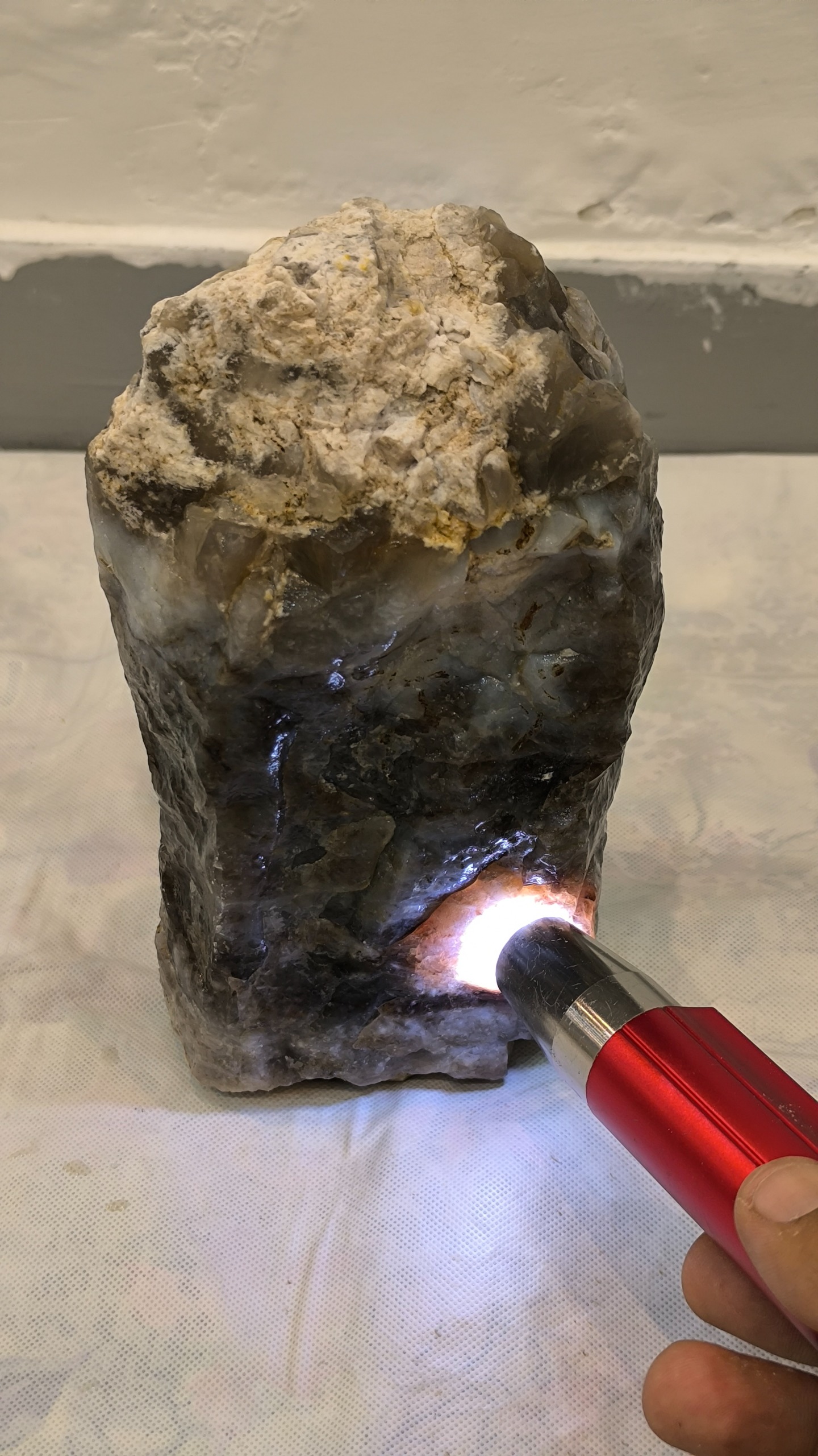 سنگ عقیق سوسنی آبدار درجه یک سه کیلو خالص