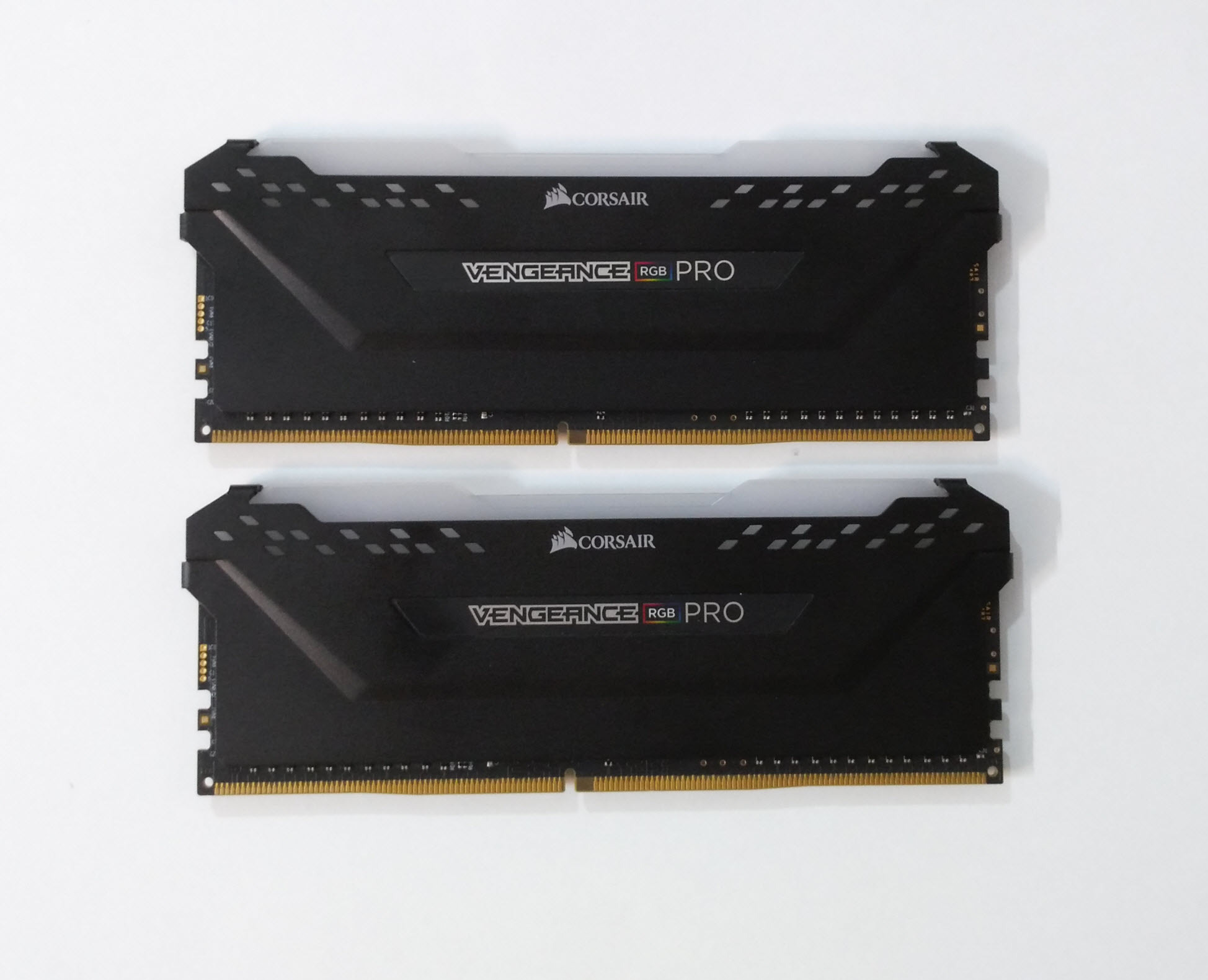 16 گیگ رم DDR4 دو کاناله RGB دار
