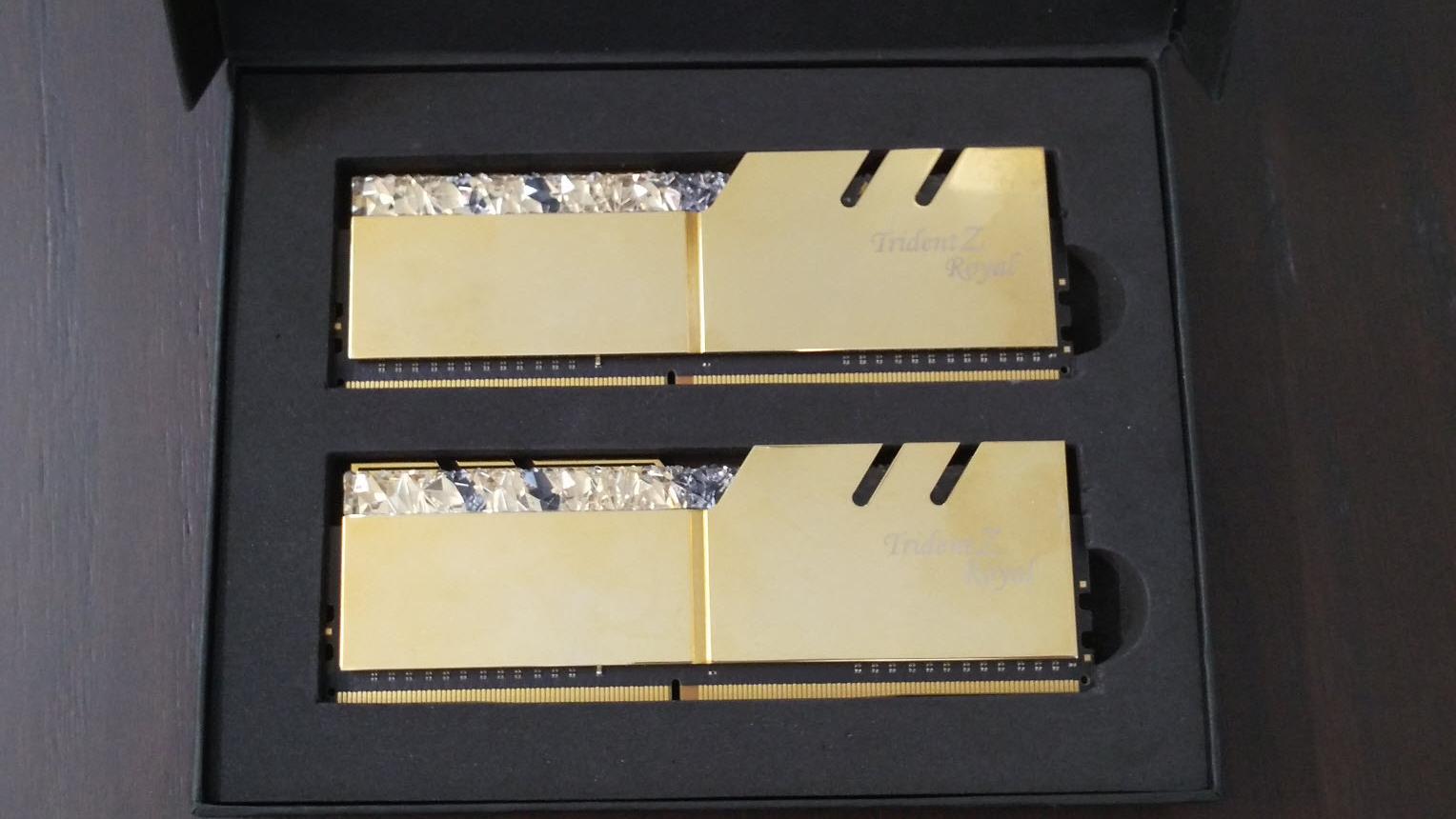 پک 16 گیگ DDR4 دارای RGB