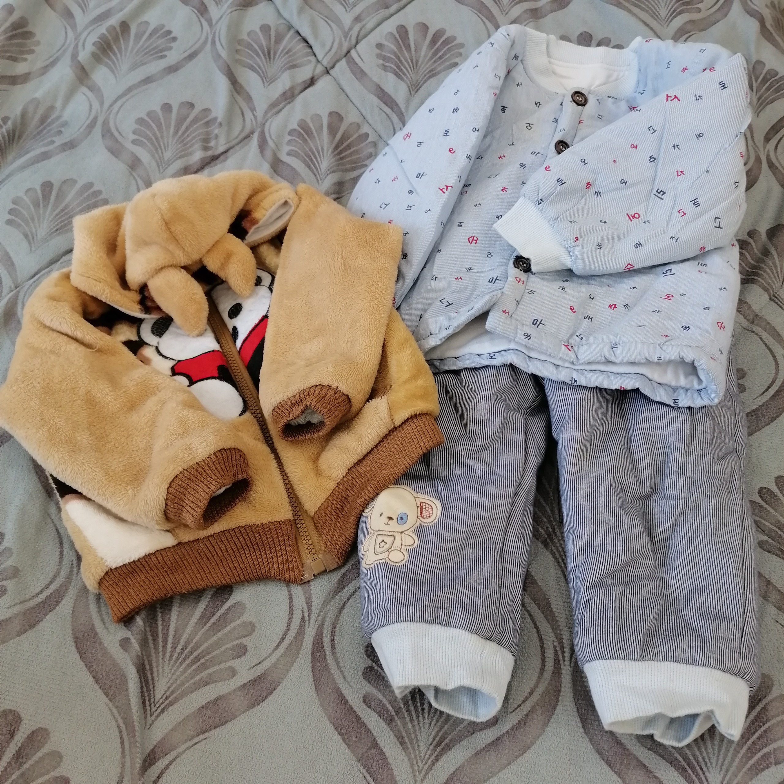 یک عدد کاپشن و یک عدد ست سرهم و کاپشن بچه گانه