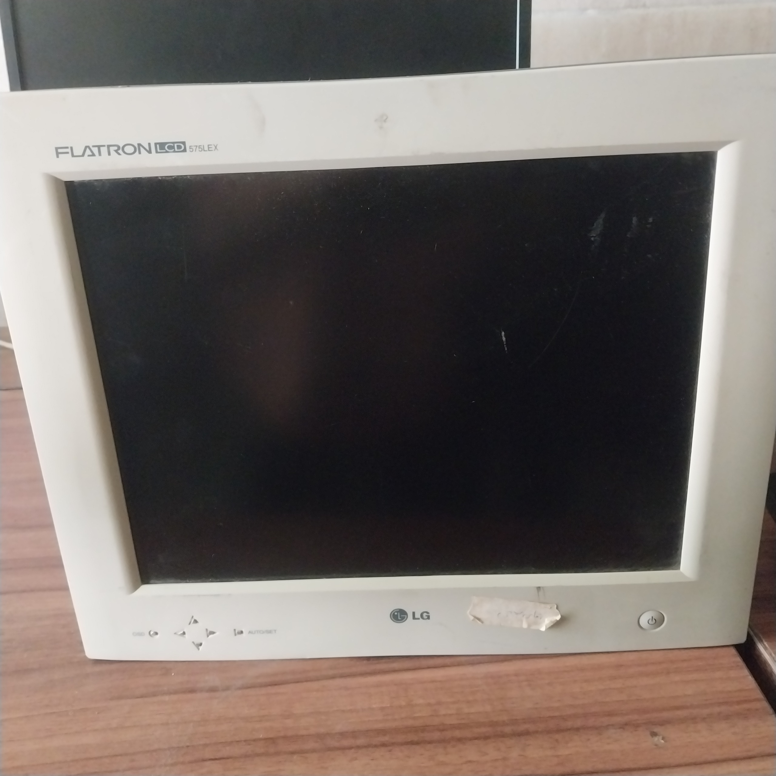 مانیتورLG مدل LCD575LEX