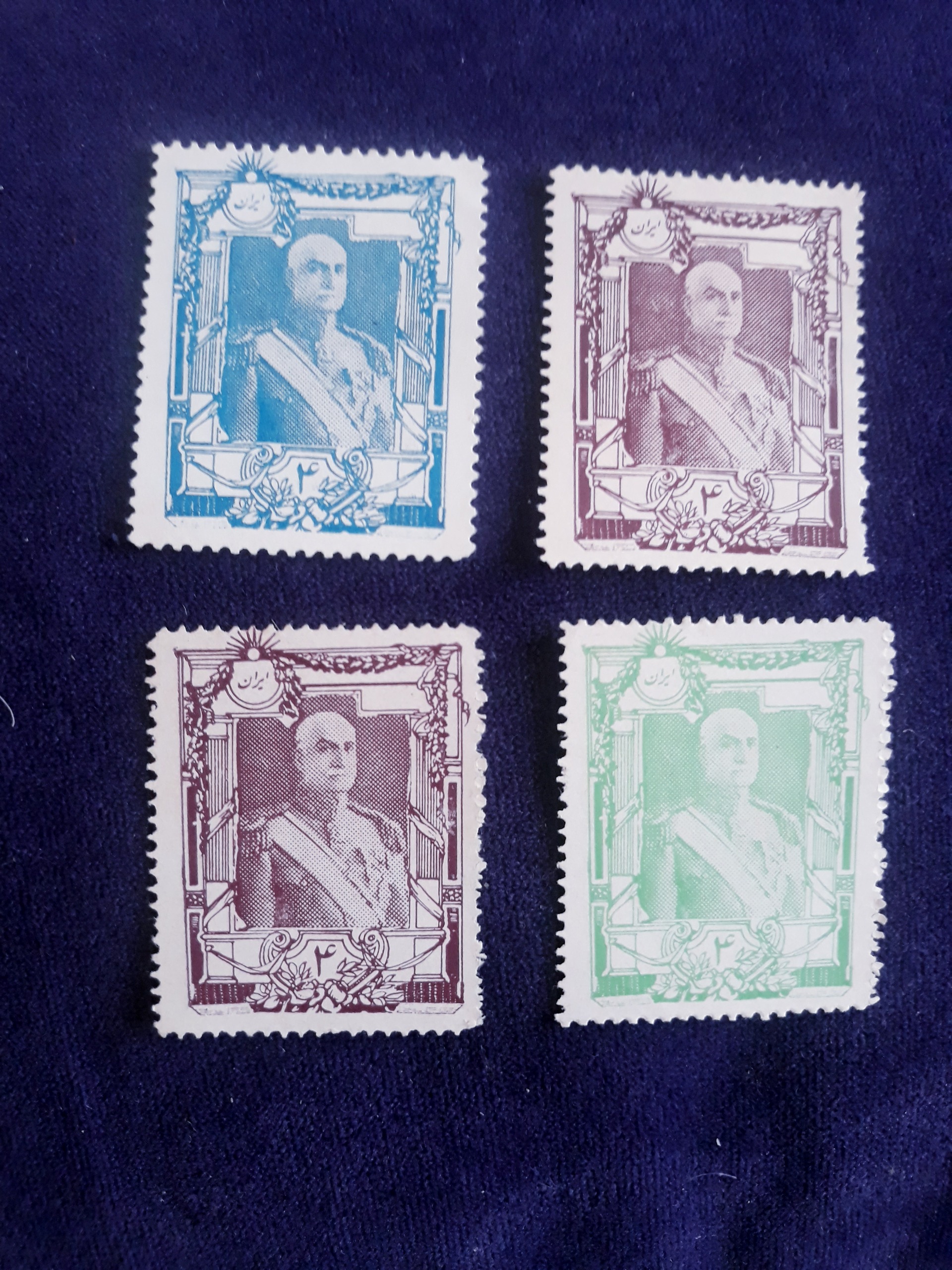 4 لیبل تمبر رضاشاه در 3 رنگ چاپ اول با چسب