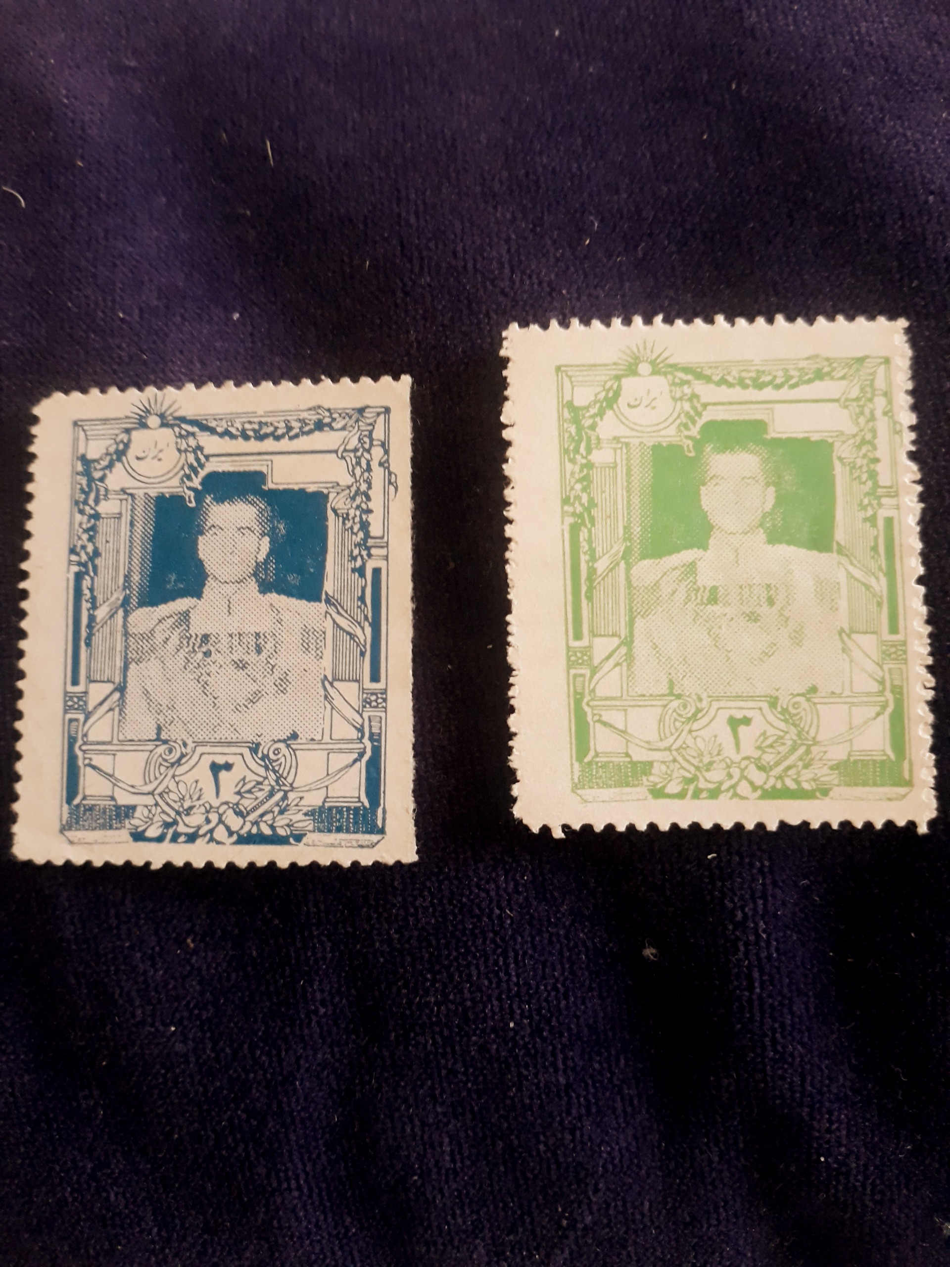 2 تمبر لیبل از شاه پهلوی چاپ اول با چسب