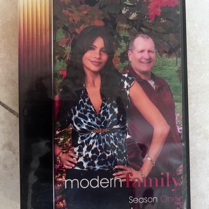 فیلم خارجی خانواده مدرن فصل اول کامل نونو