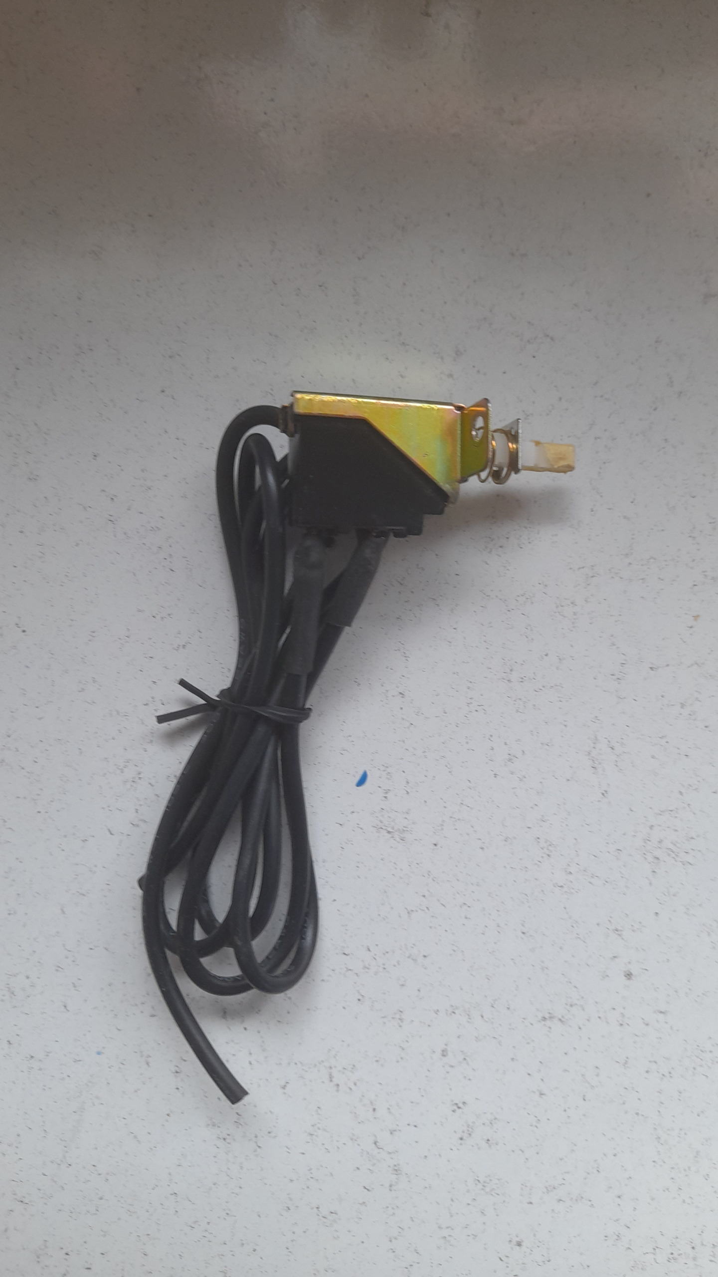 کلیدقطع و وصل تعمیری پاور اسپیکر