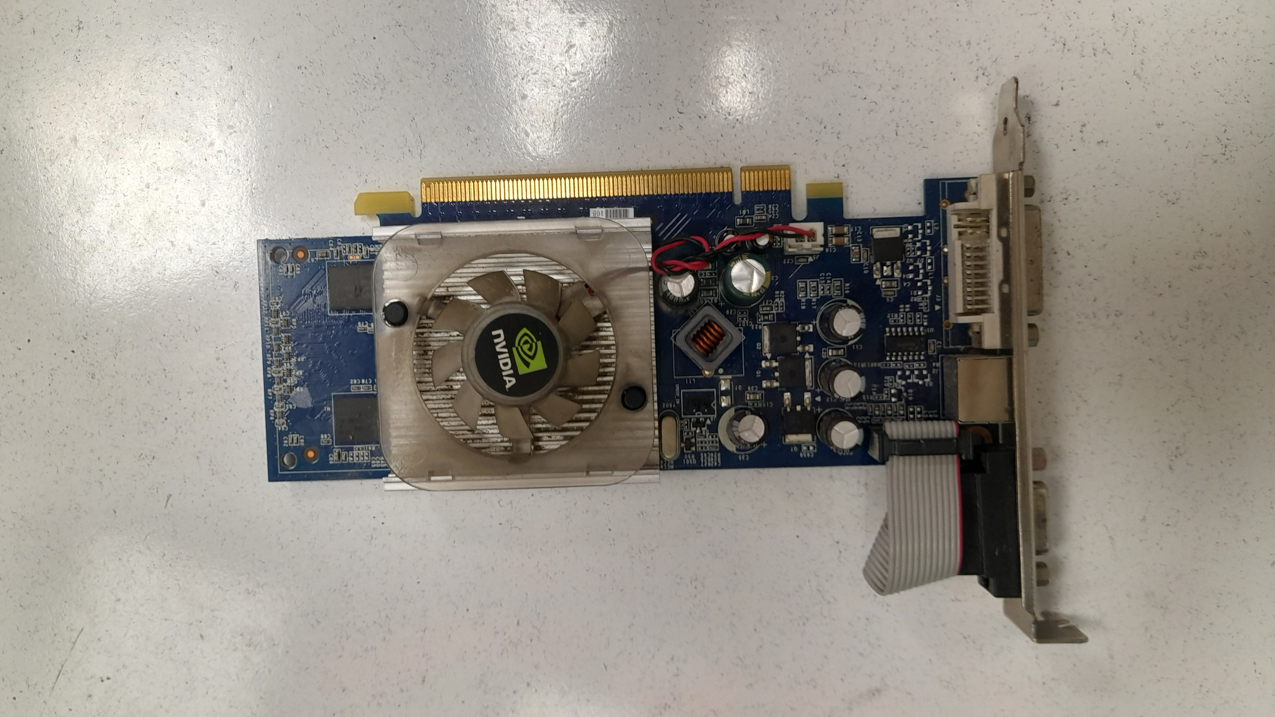 گرافیک 8400gs 256 ddr2 gforce