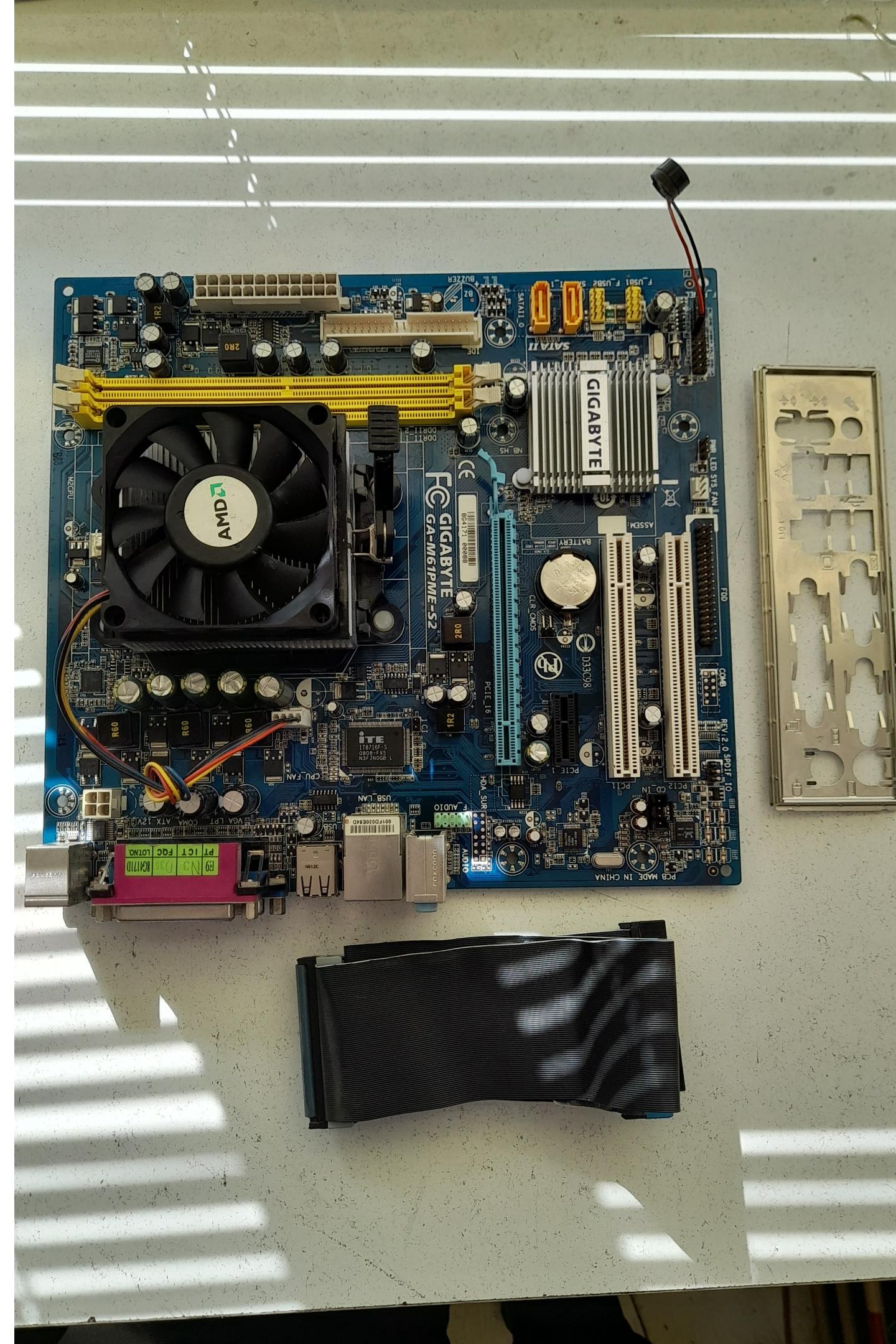 مادربردگیگابایتM61PME-S2 cpu4600وفن پنل وکابل IDE