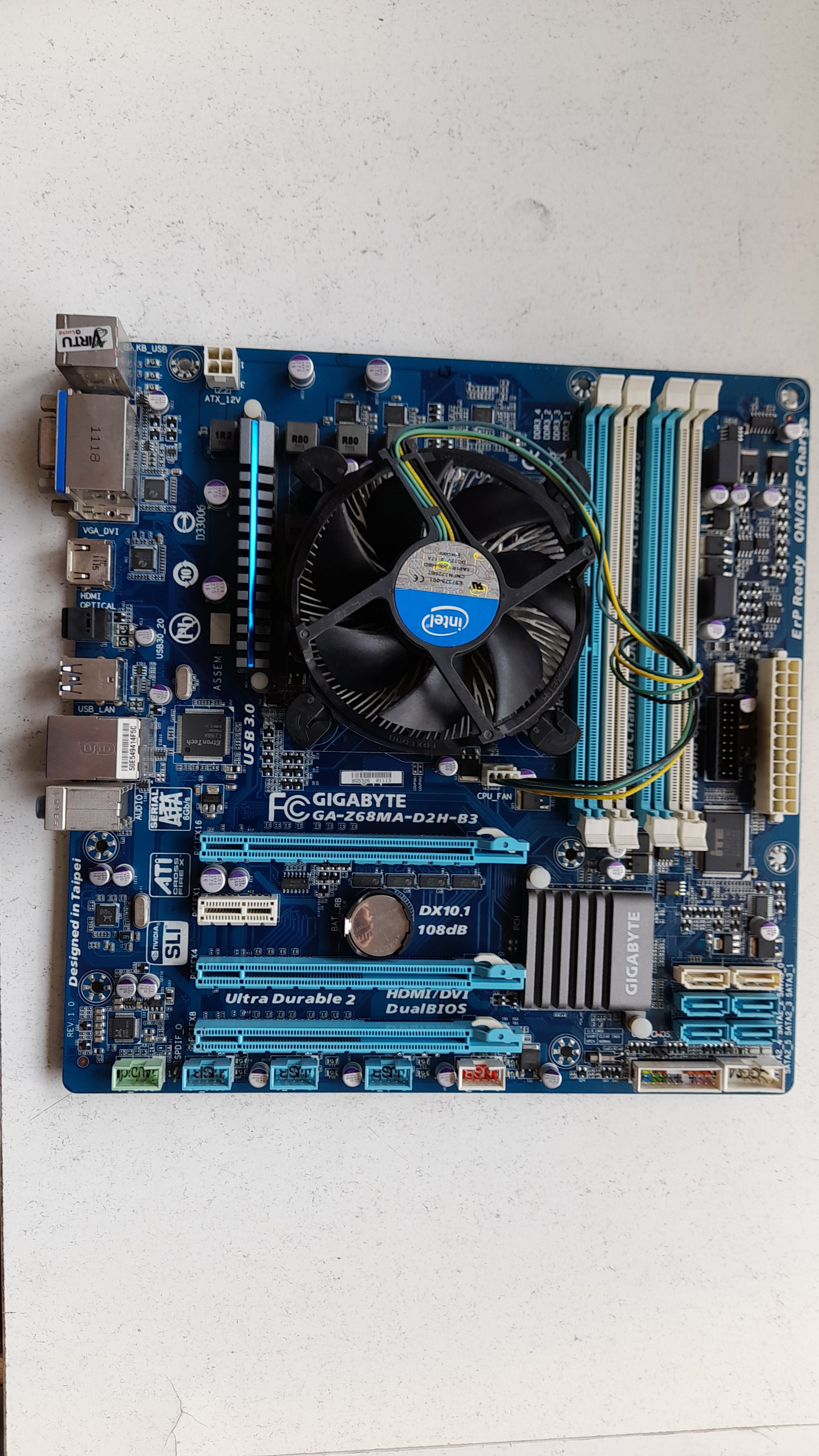 مادربرد گیگابایت مدل z68ma-d2h-b3به همراه cpu وفن