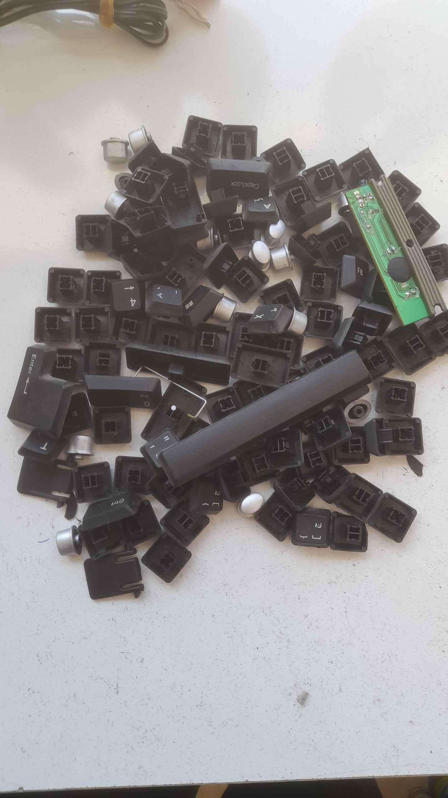 کلید های کیبورد مشکی