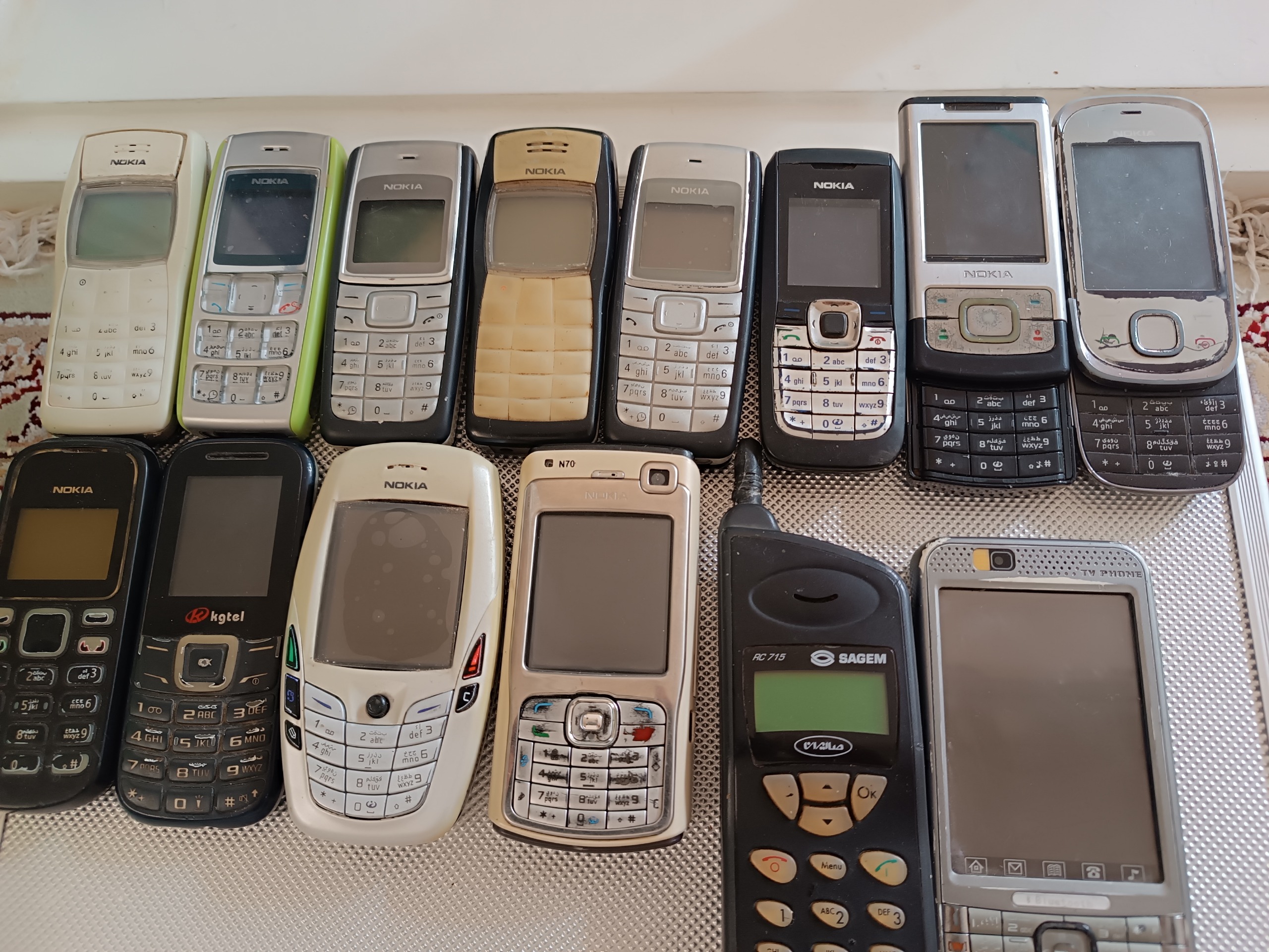 مزایده 37گوشی موبایل کلکسیونی