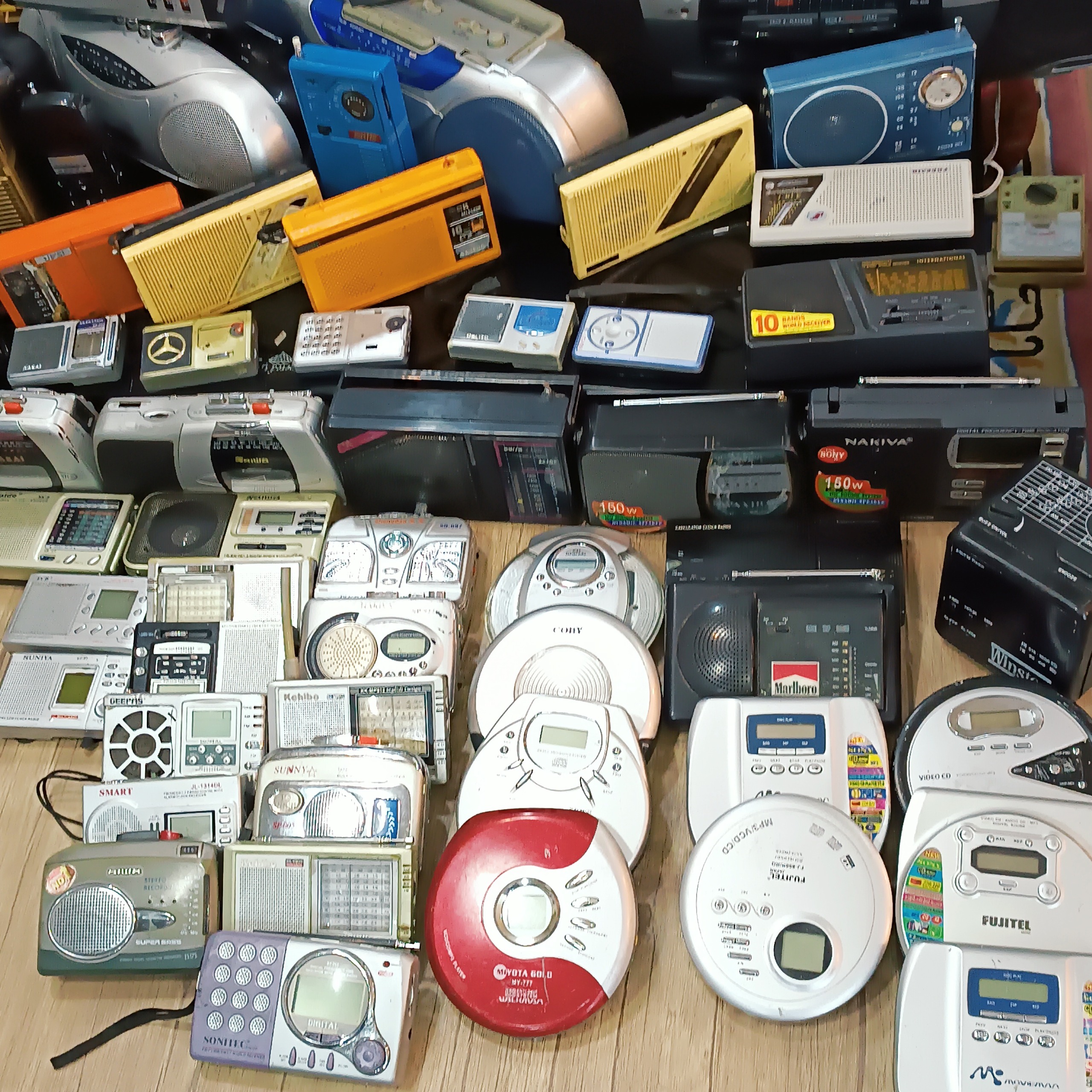 مزایده70 رادیووضبط ال سی دی من