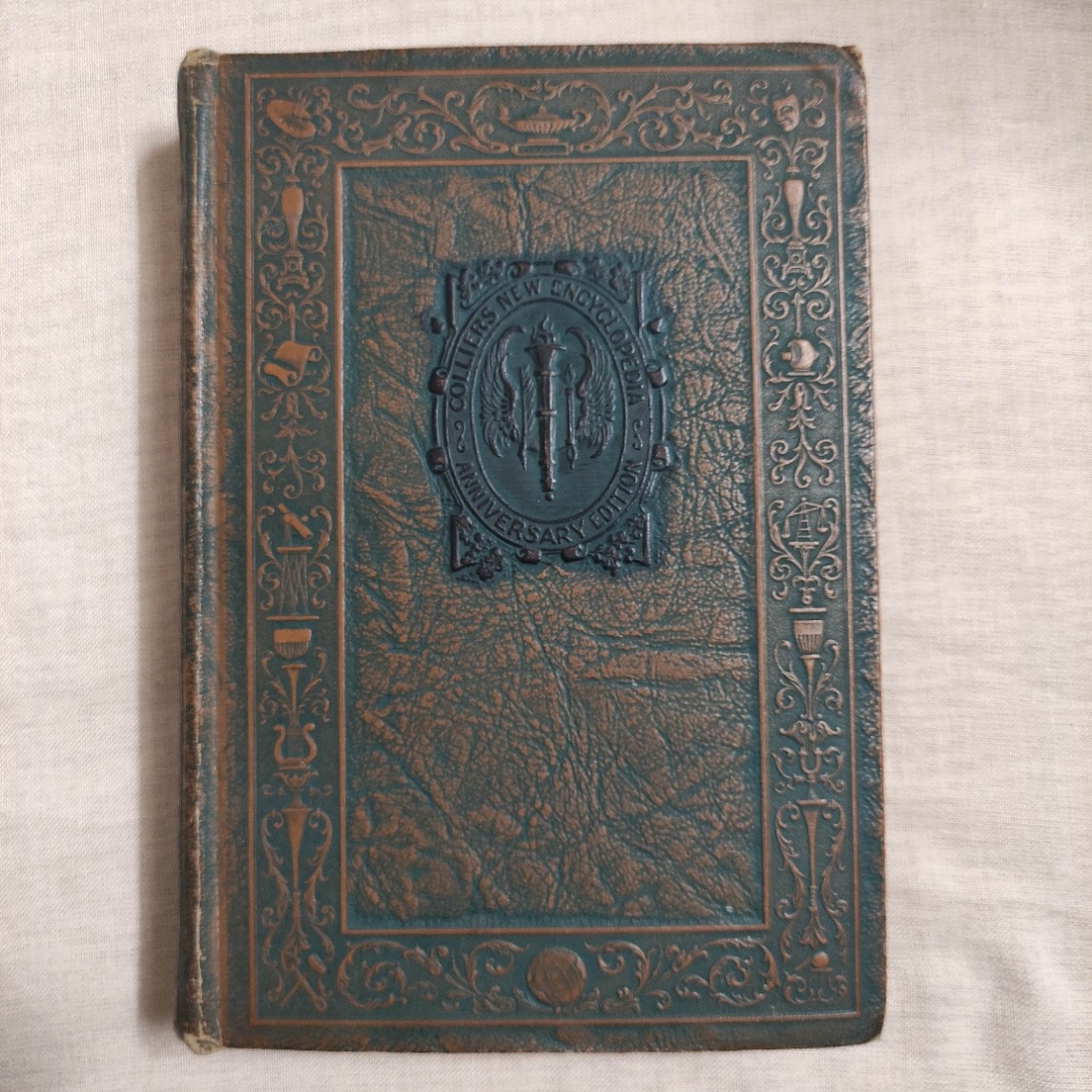 کتاب صدساله Colliers New Encyclopedia چرمی 1926