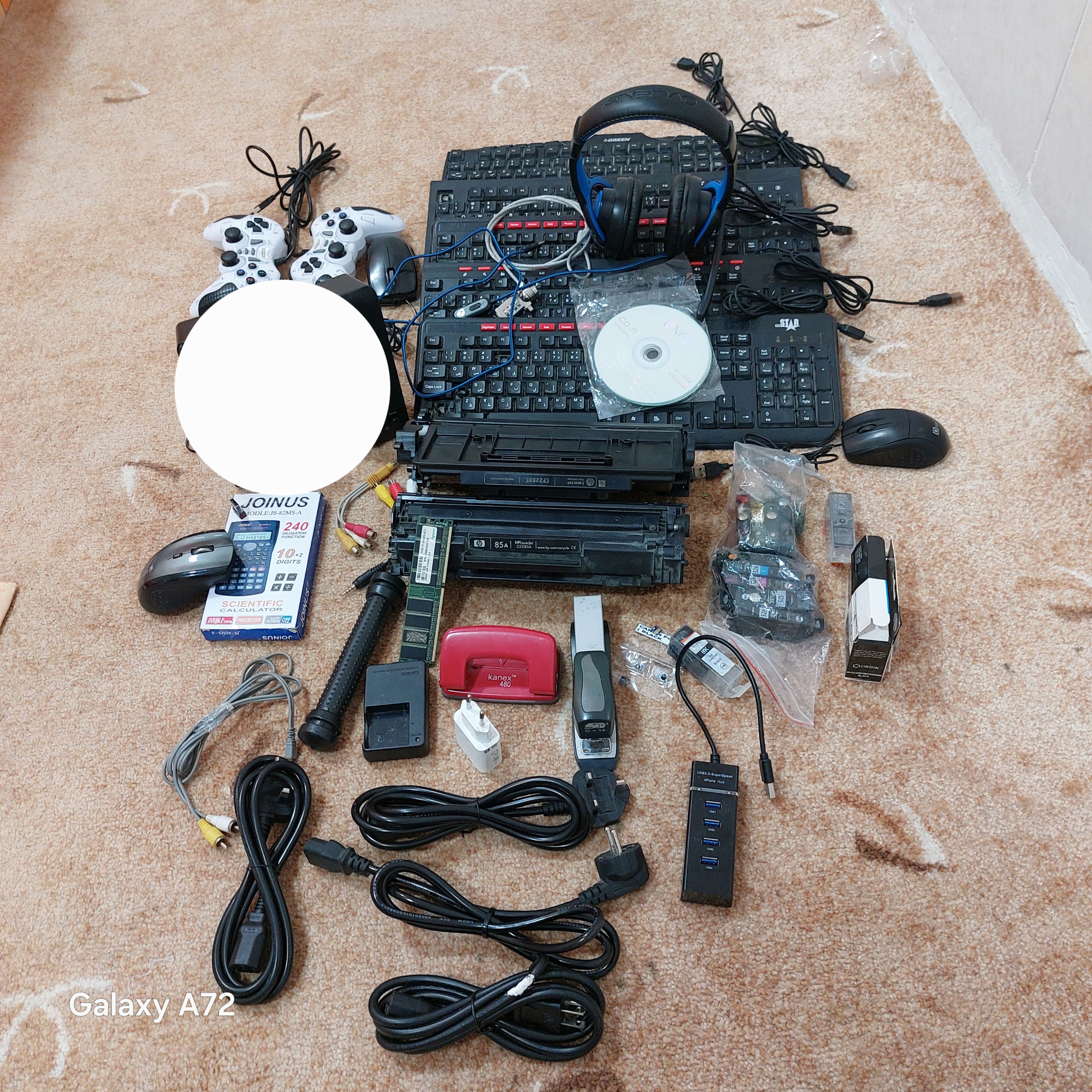 تعدادی لوازم کامپیوتر