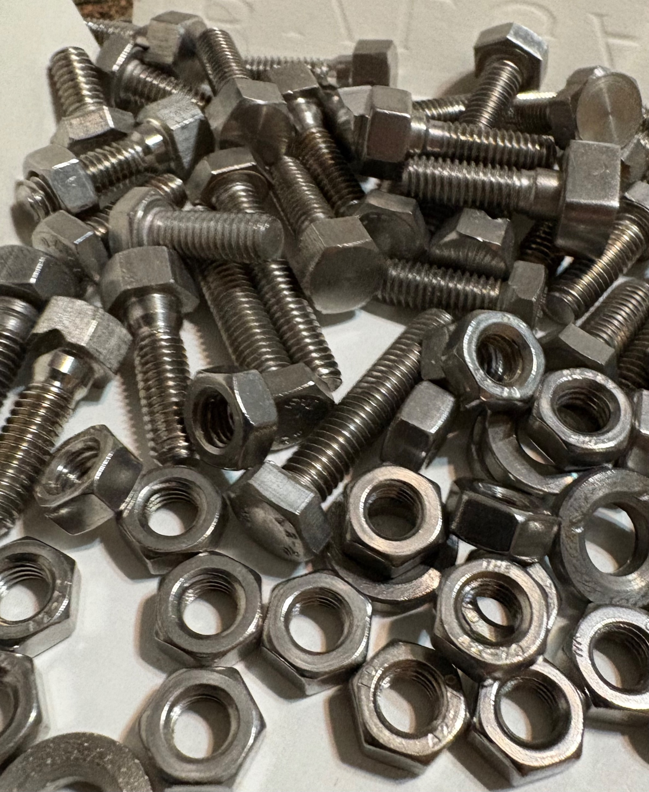 پیچ ومهره داخل بدن