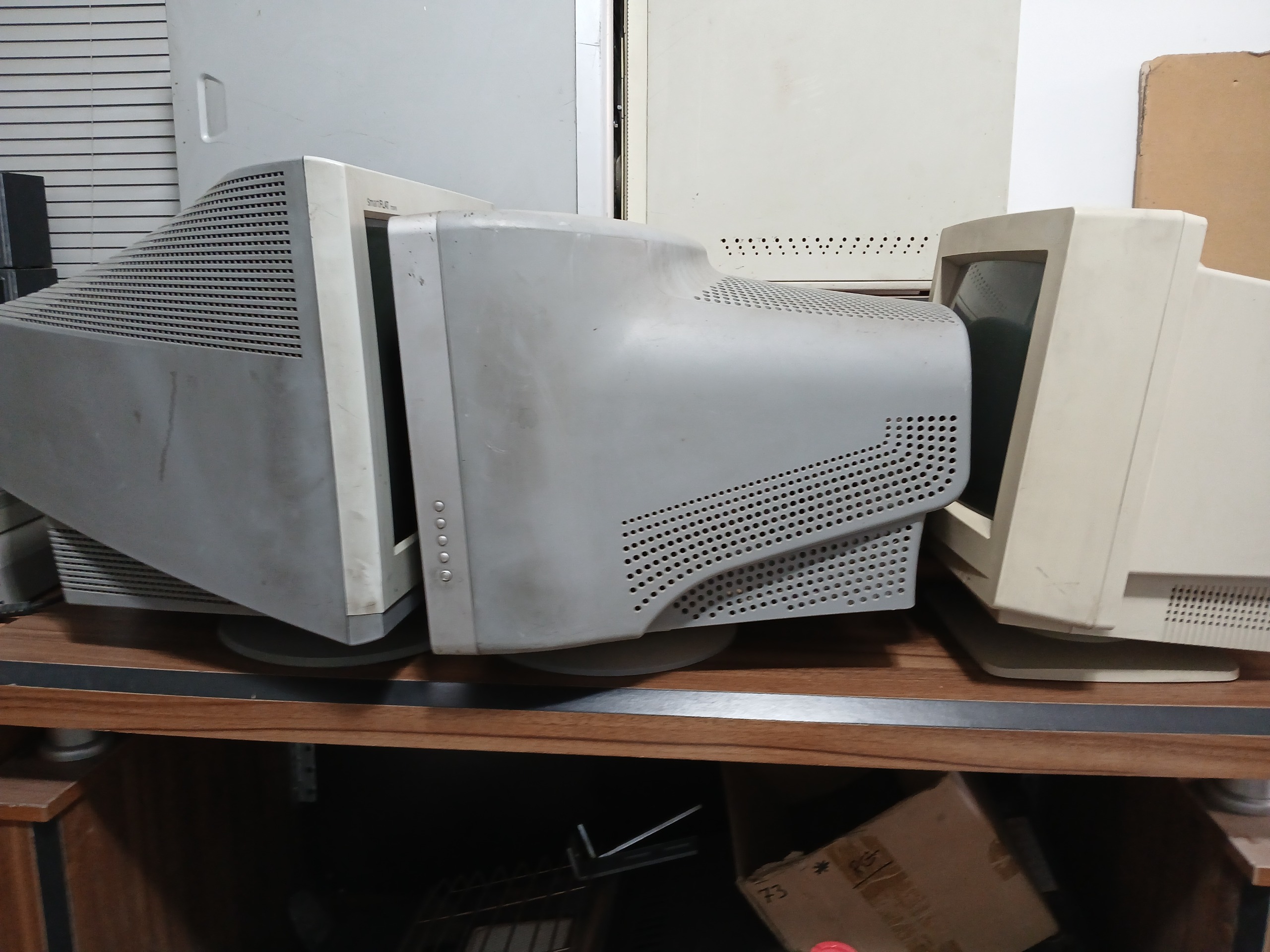 مانیتور قدیمی CRT