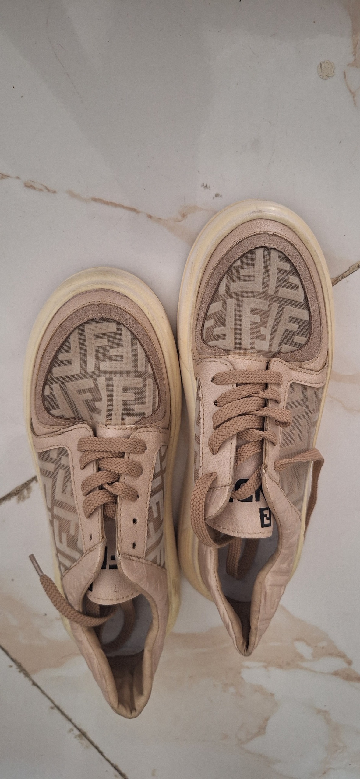 کتونی راحتی زنانه Fendi اصل نو