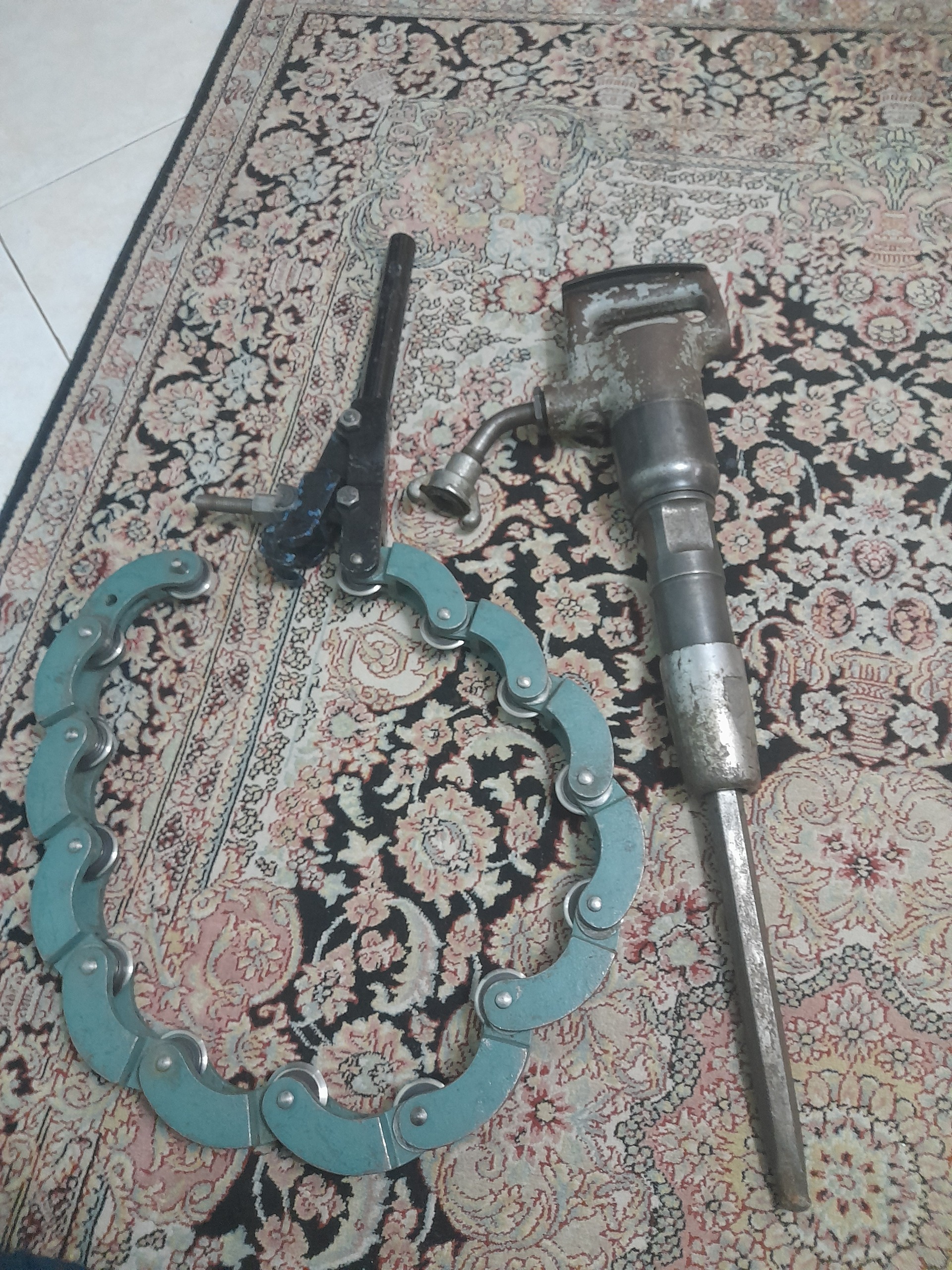 لوله بر زنجیری تا 12 ائچ تیغه دارد