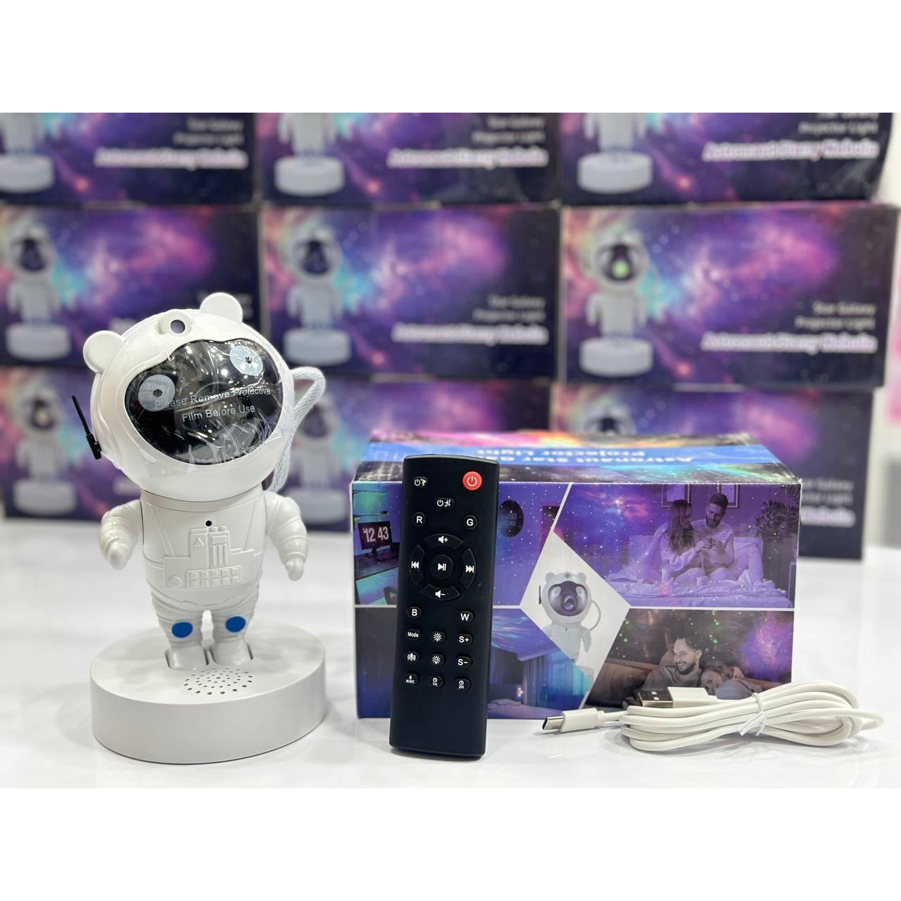 شب خواب فضانورد کهکشانی