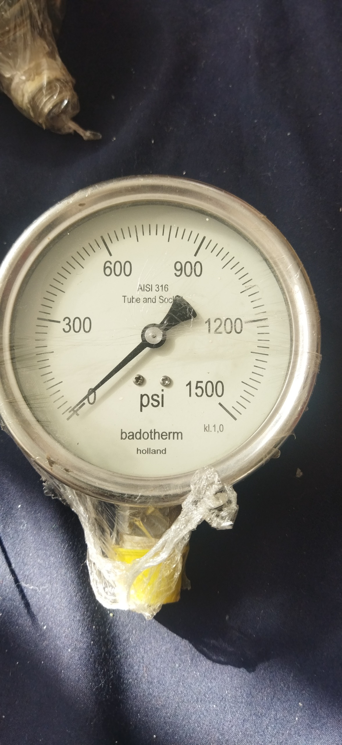 گیج badotherm ساخت هلند قطر 11 سانت ،1500psi