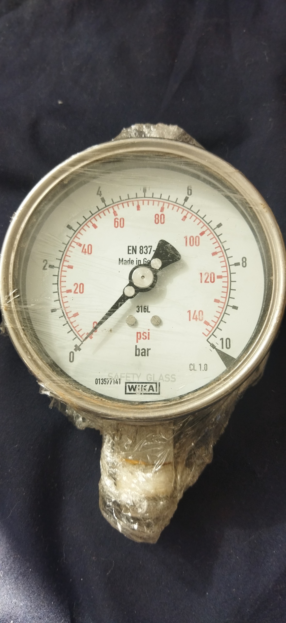 فشار سنج WIKA  المان 140psi قطر 10 سانت
