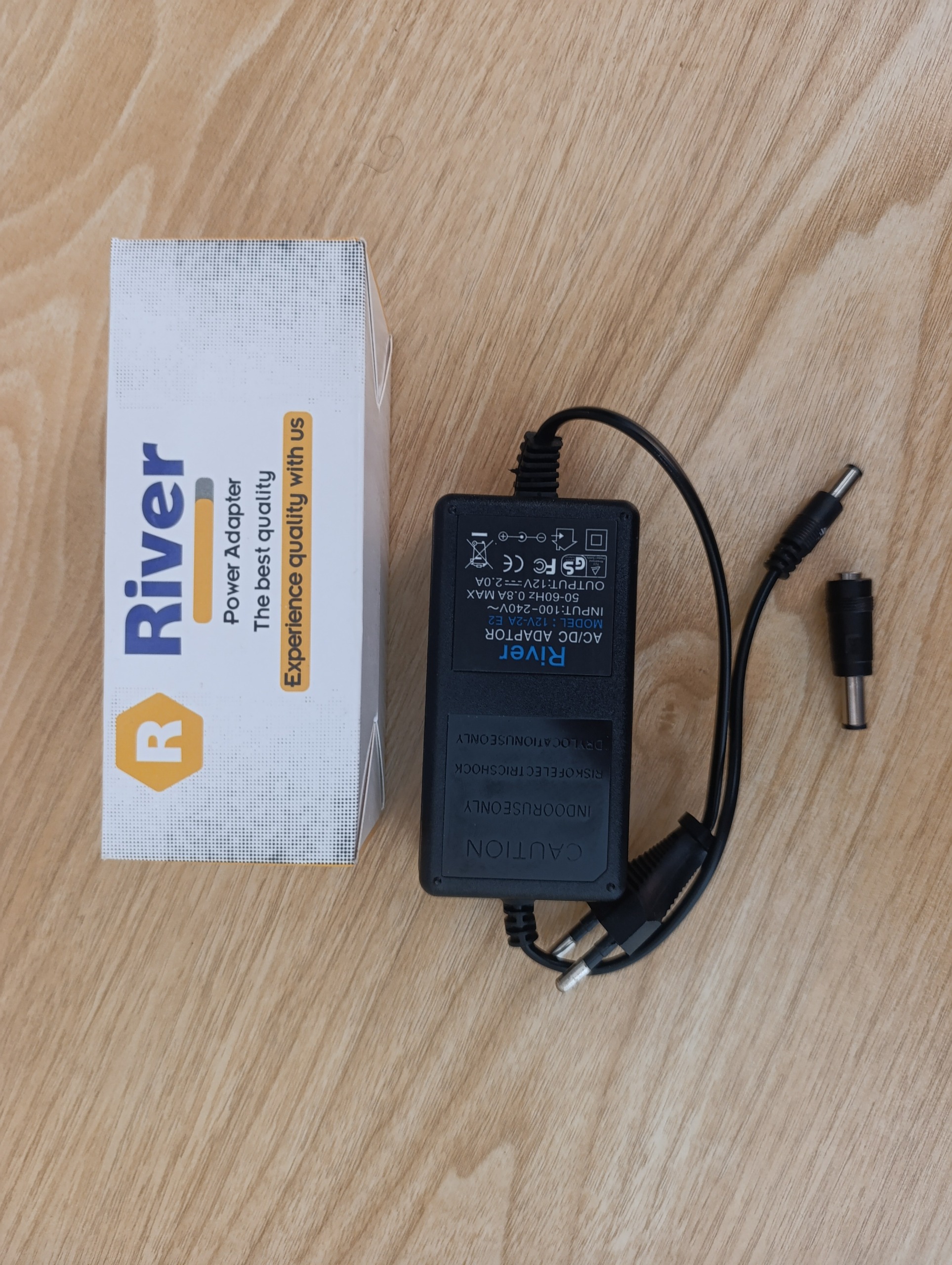 آداپتور 12 ولت 2 آمپر به همراه تبدیل