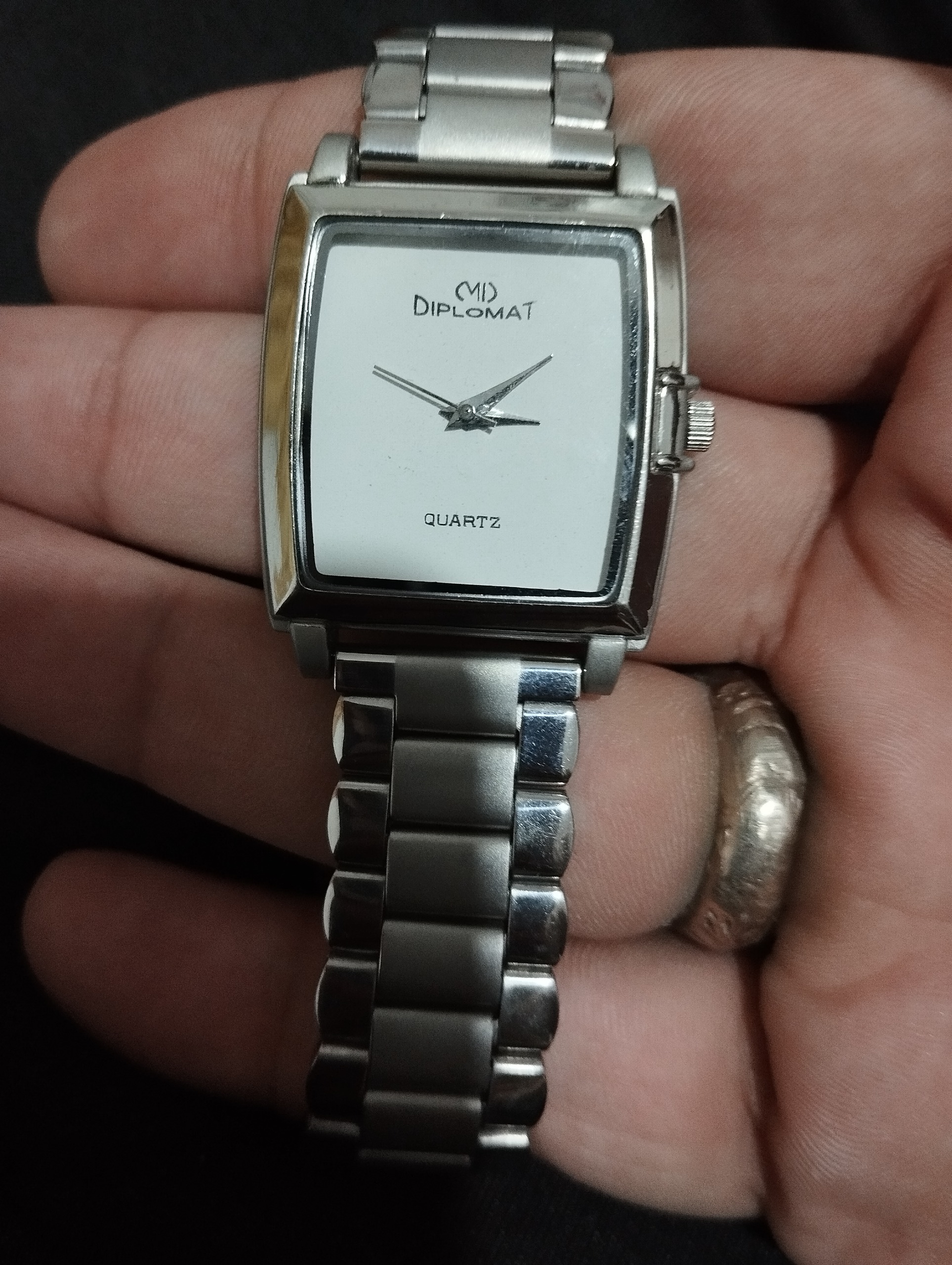 ساعت دیپلمات قدیمی و کهنه