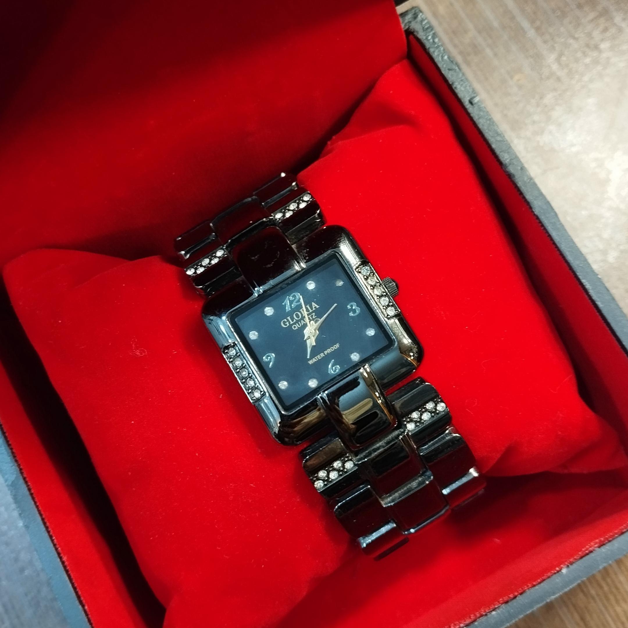 ساعت گلوریا اقتصادی