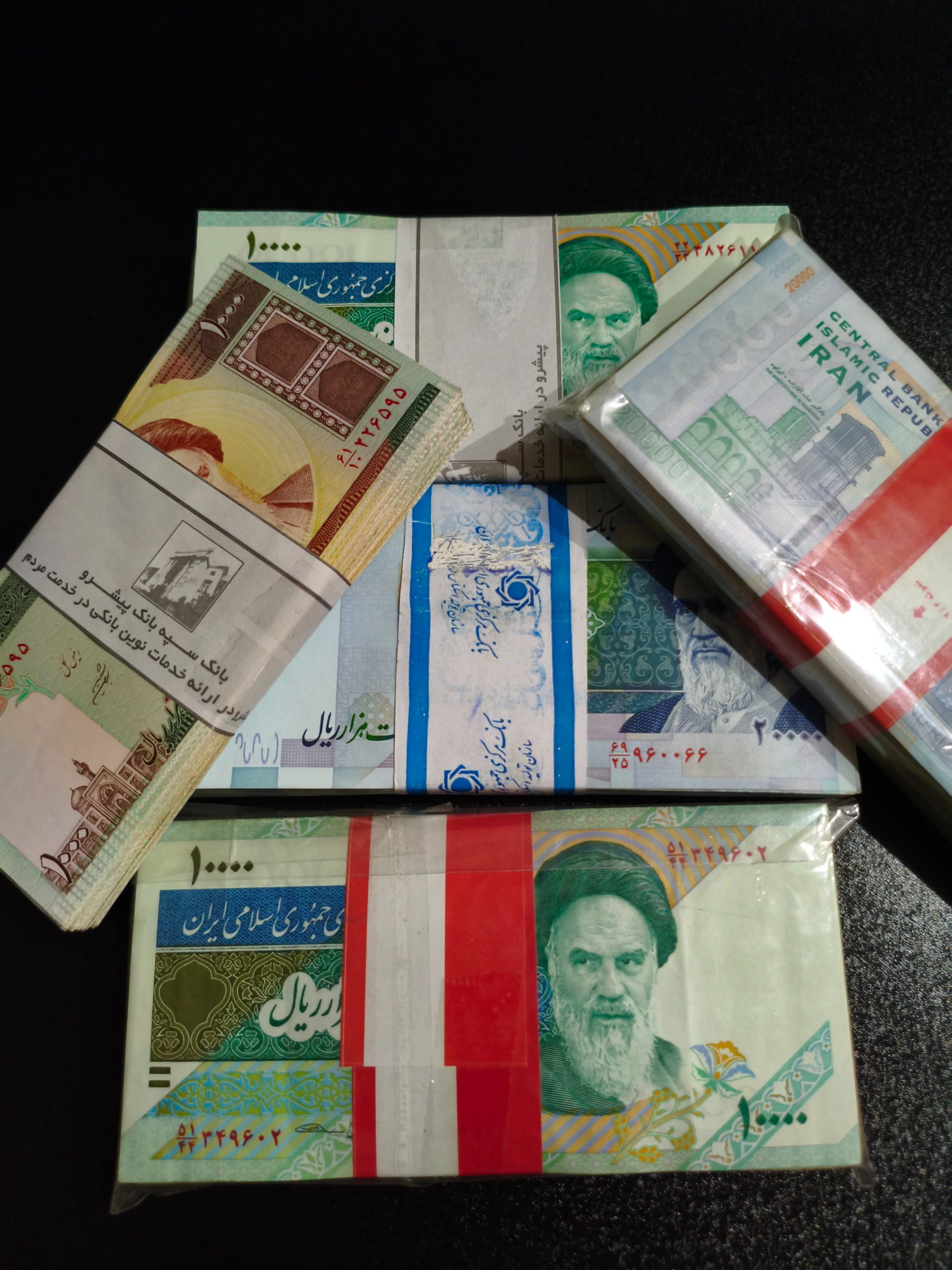 بسته های اسکناس جمهوری