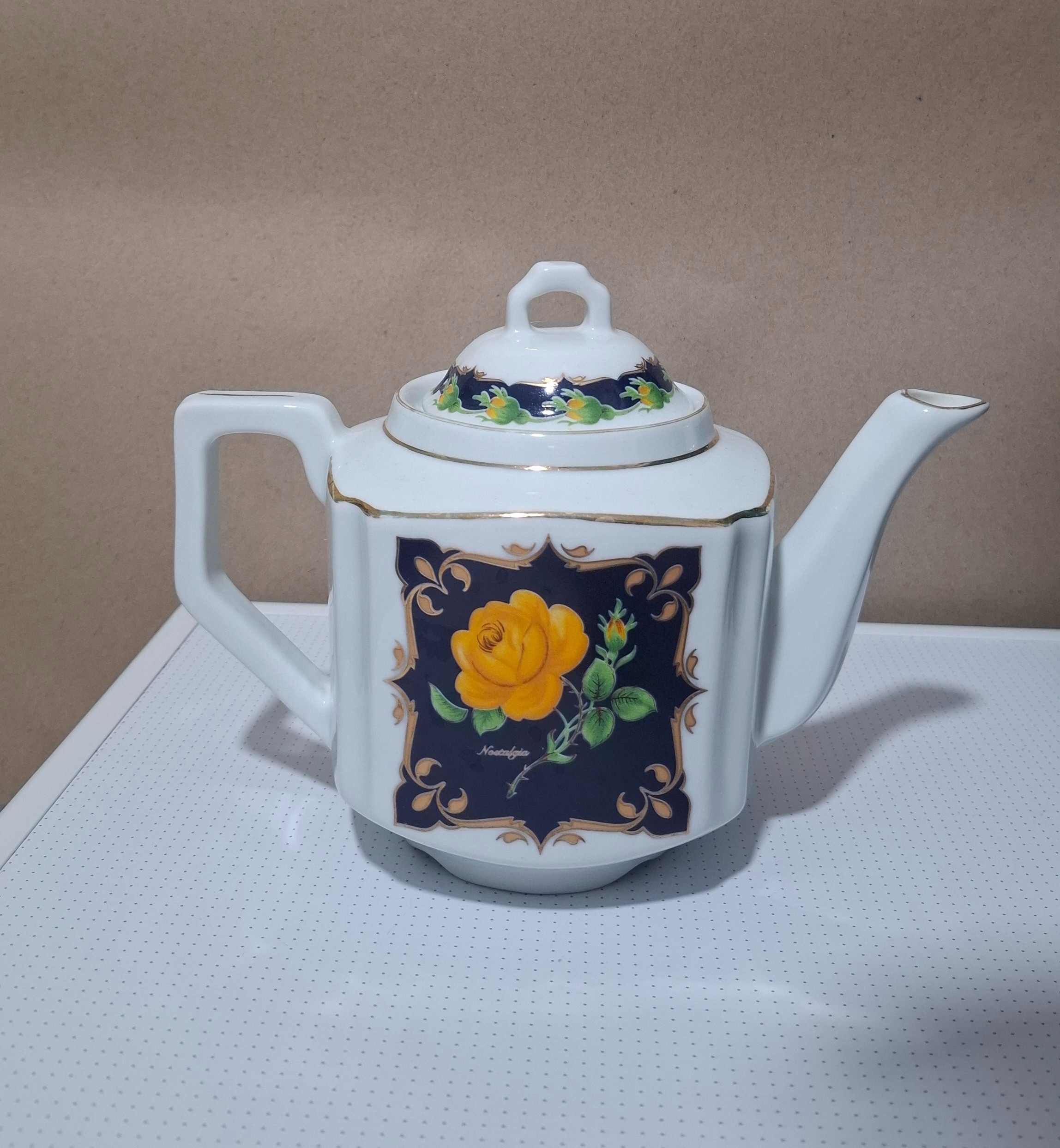 قوری چینی گلدار