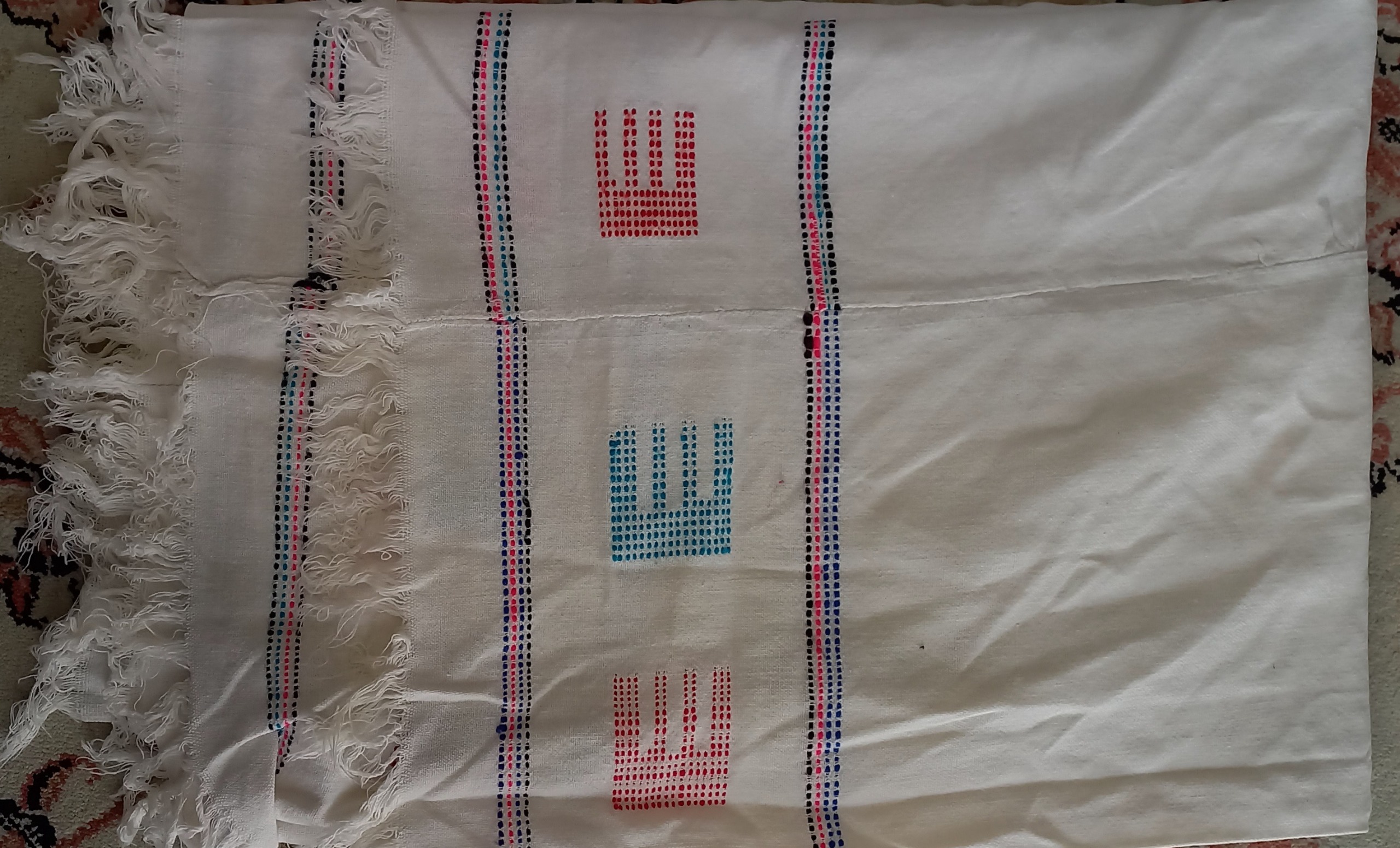 حوله دست بافت قدیمی