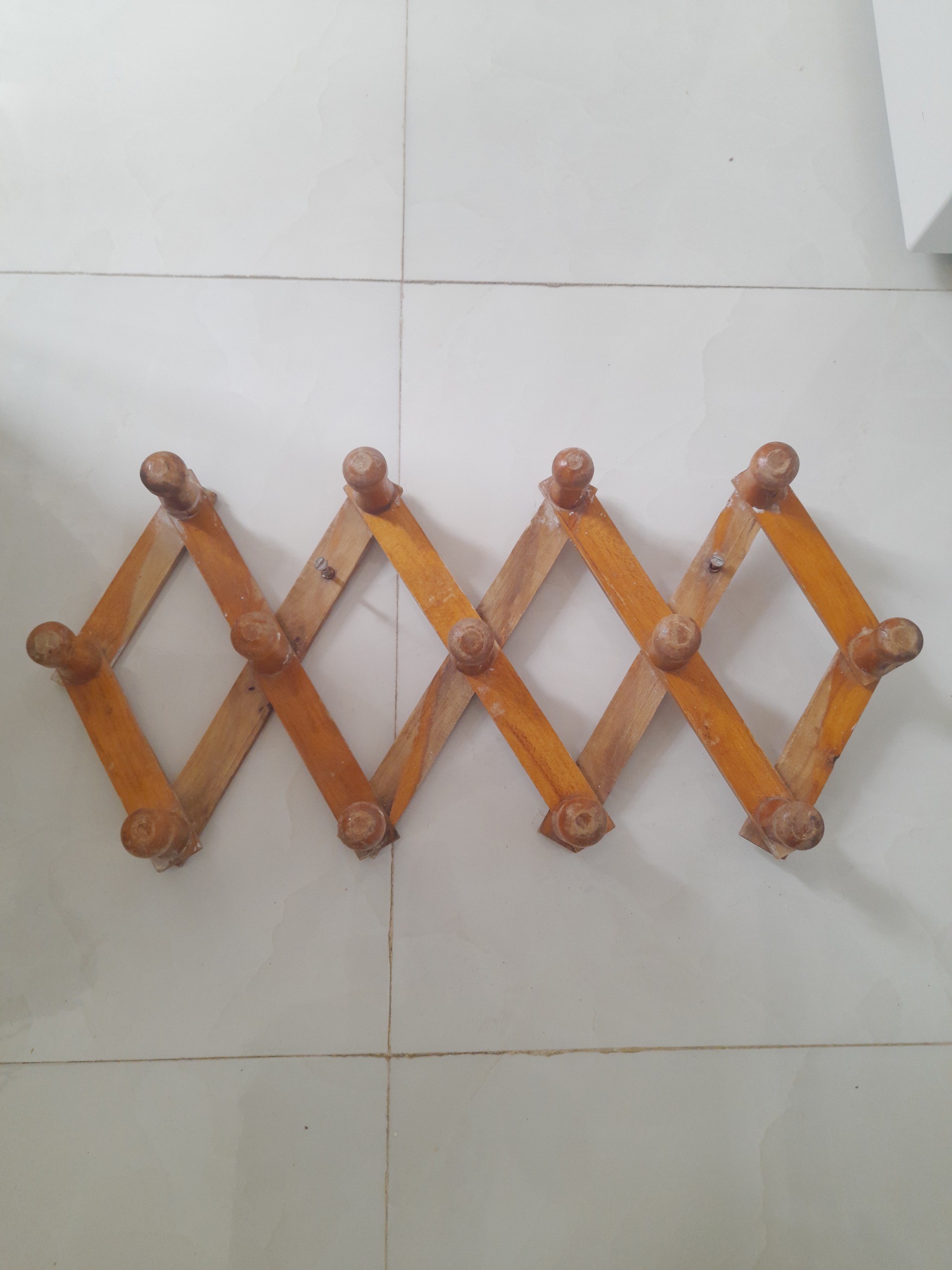 چوب لباسی قدیمی آکاردونی