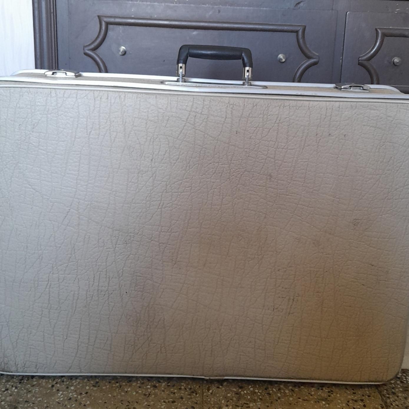 چمدان چرمی قدیمی