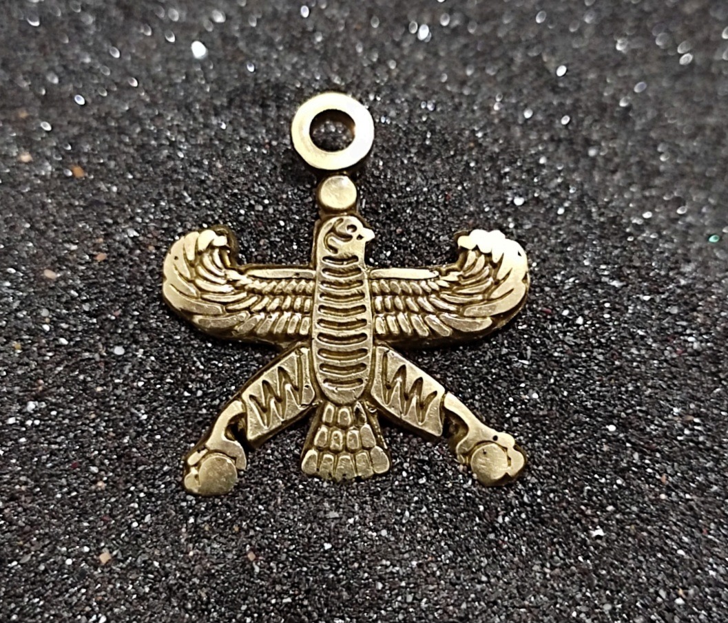 گردنبند درفش شهباز برنزی رنگ ثابت