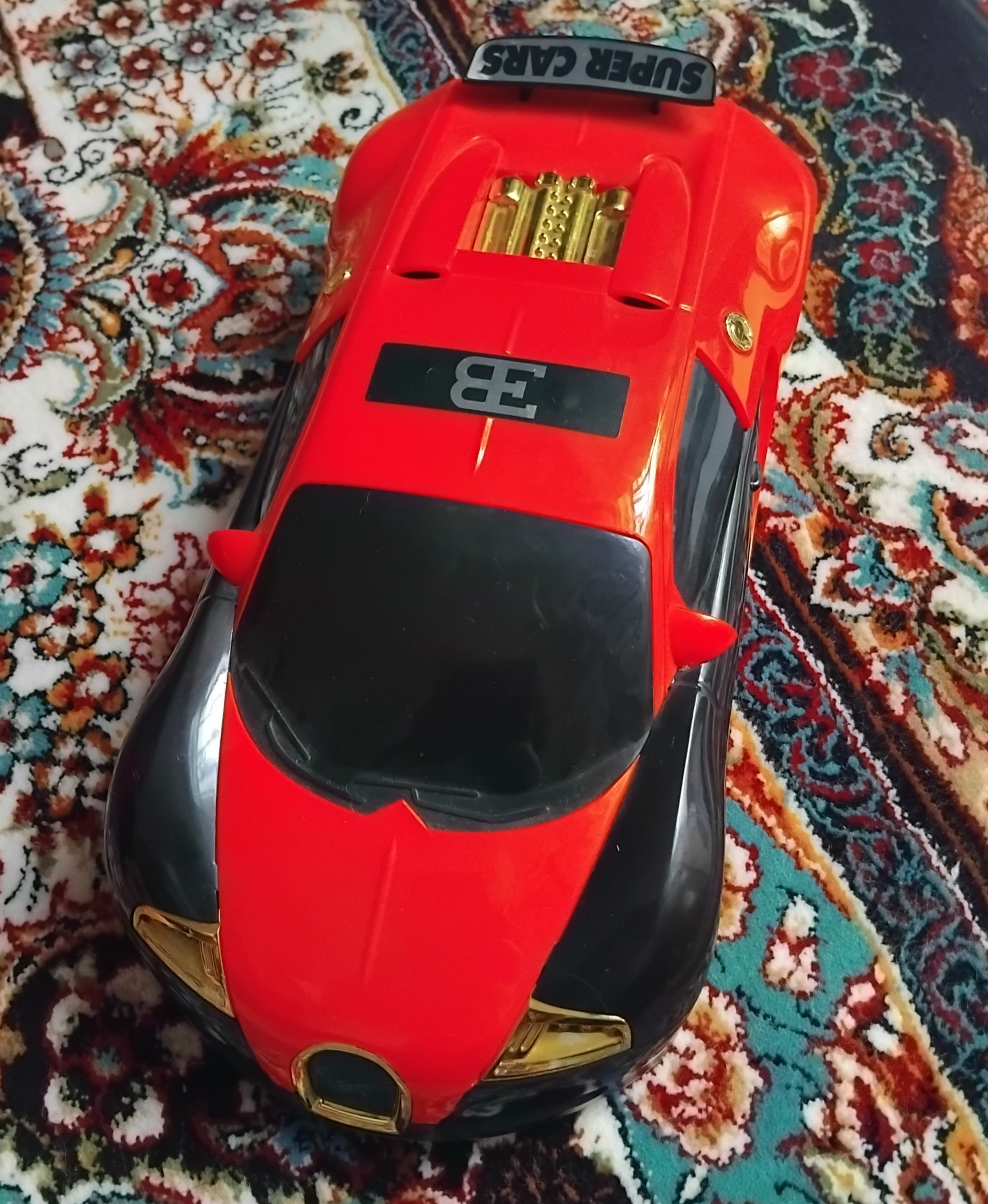 ماشین پلاستیکی و قدرتی با جزئیات ظاهری بالا