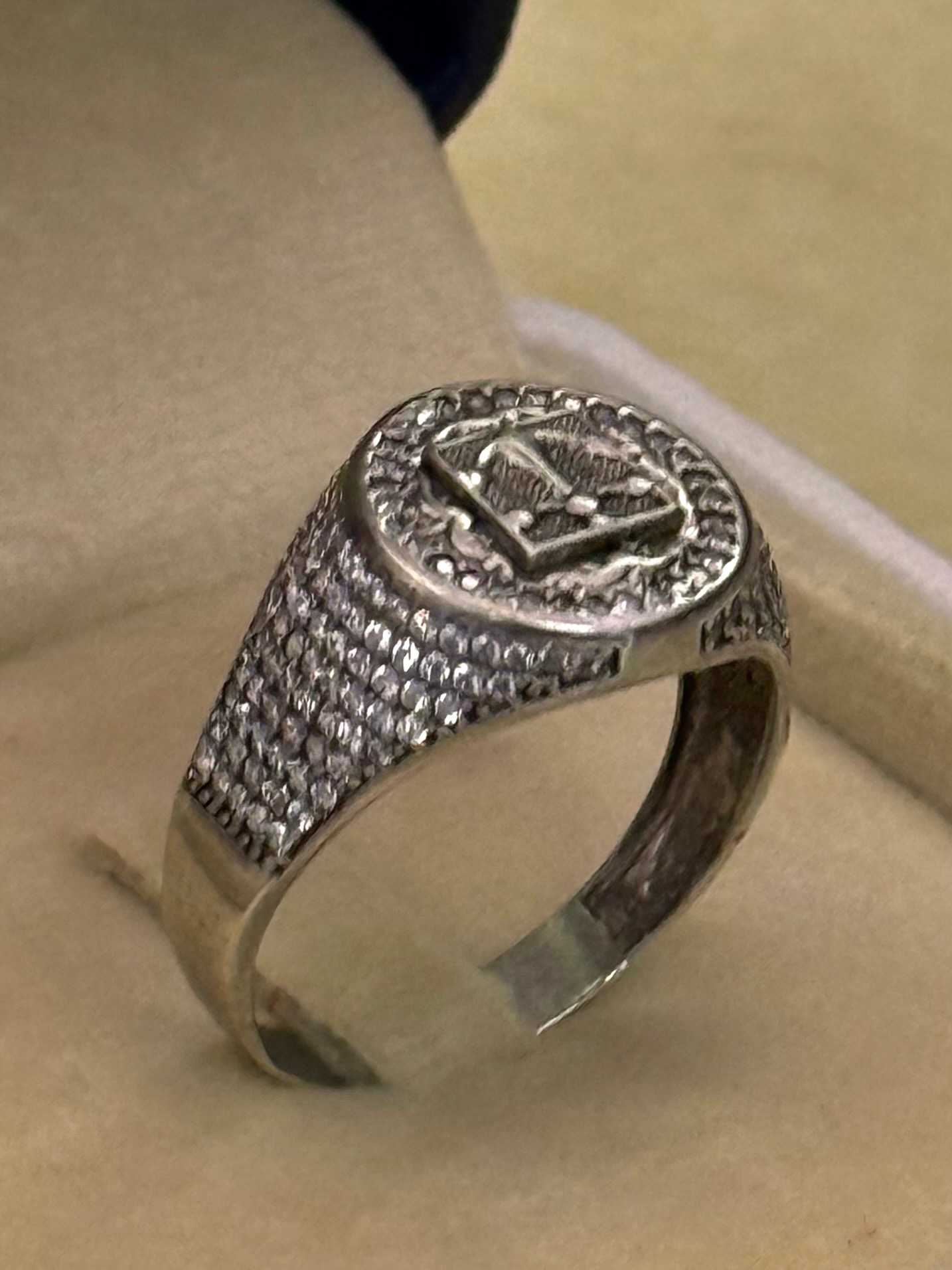 انگشتر نقره 925 طرح لنگر نگین کاری شده