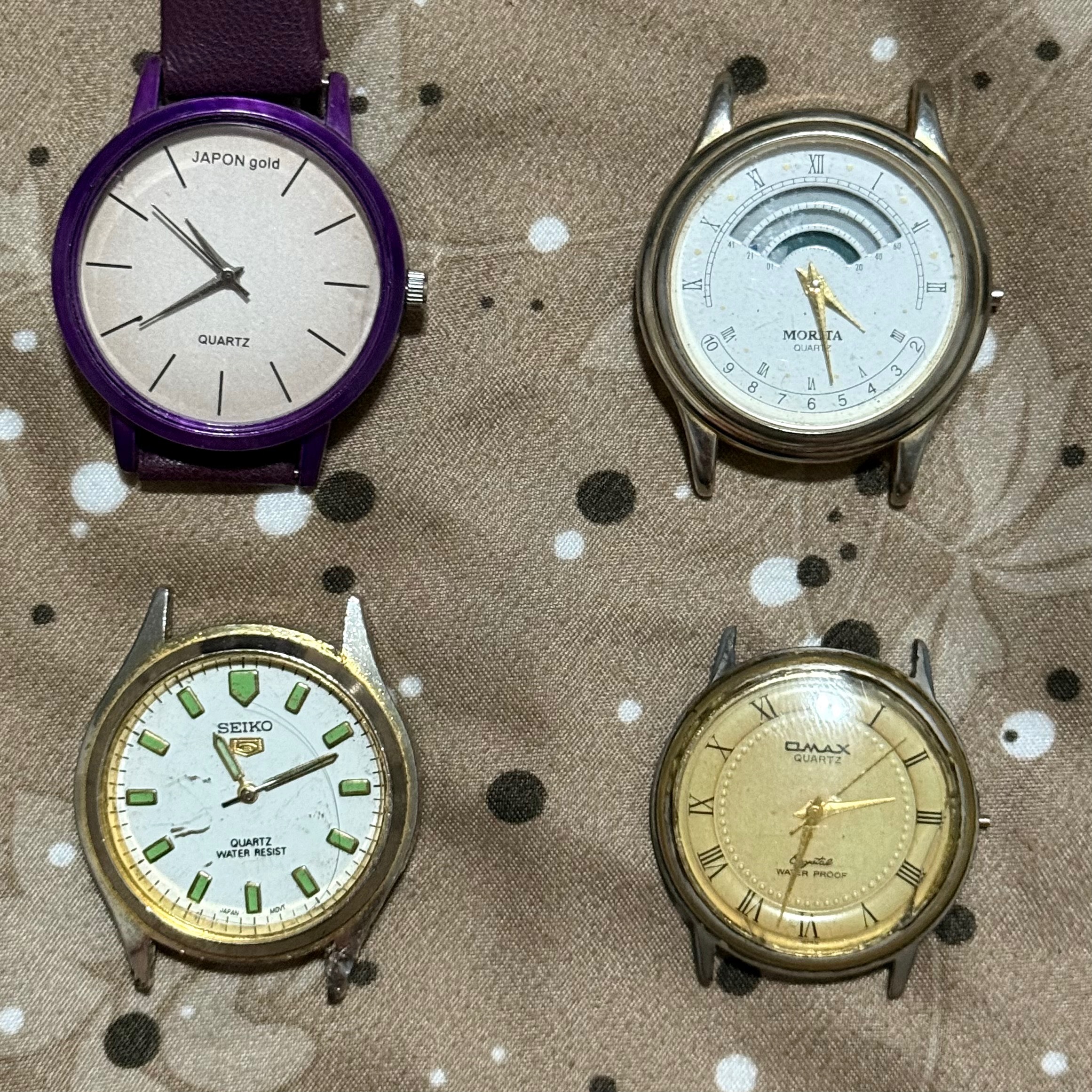 4 عدد ساعت توضیحات