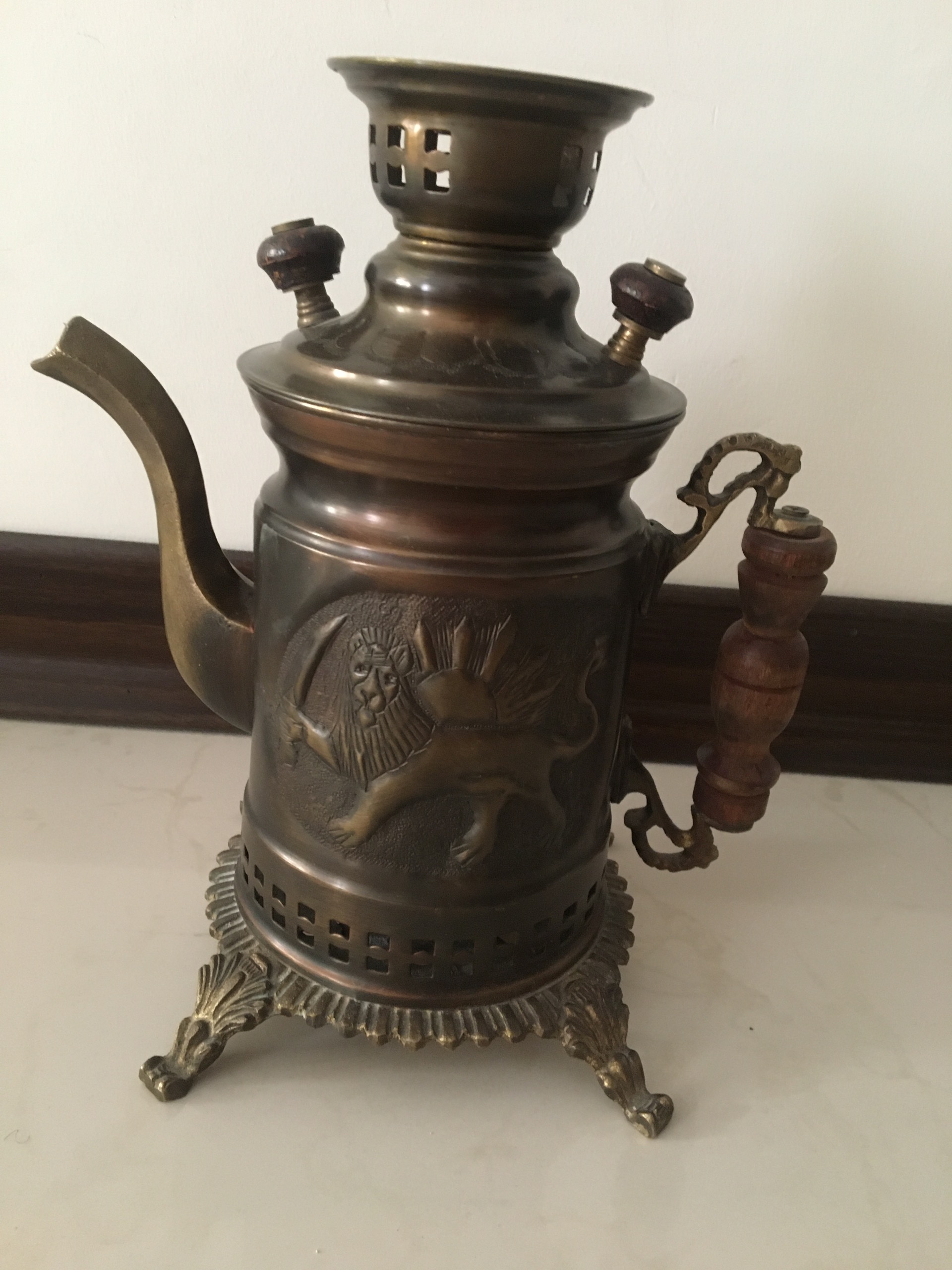 سماور زغالی شیر نشان