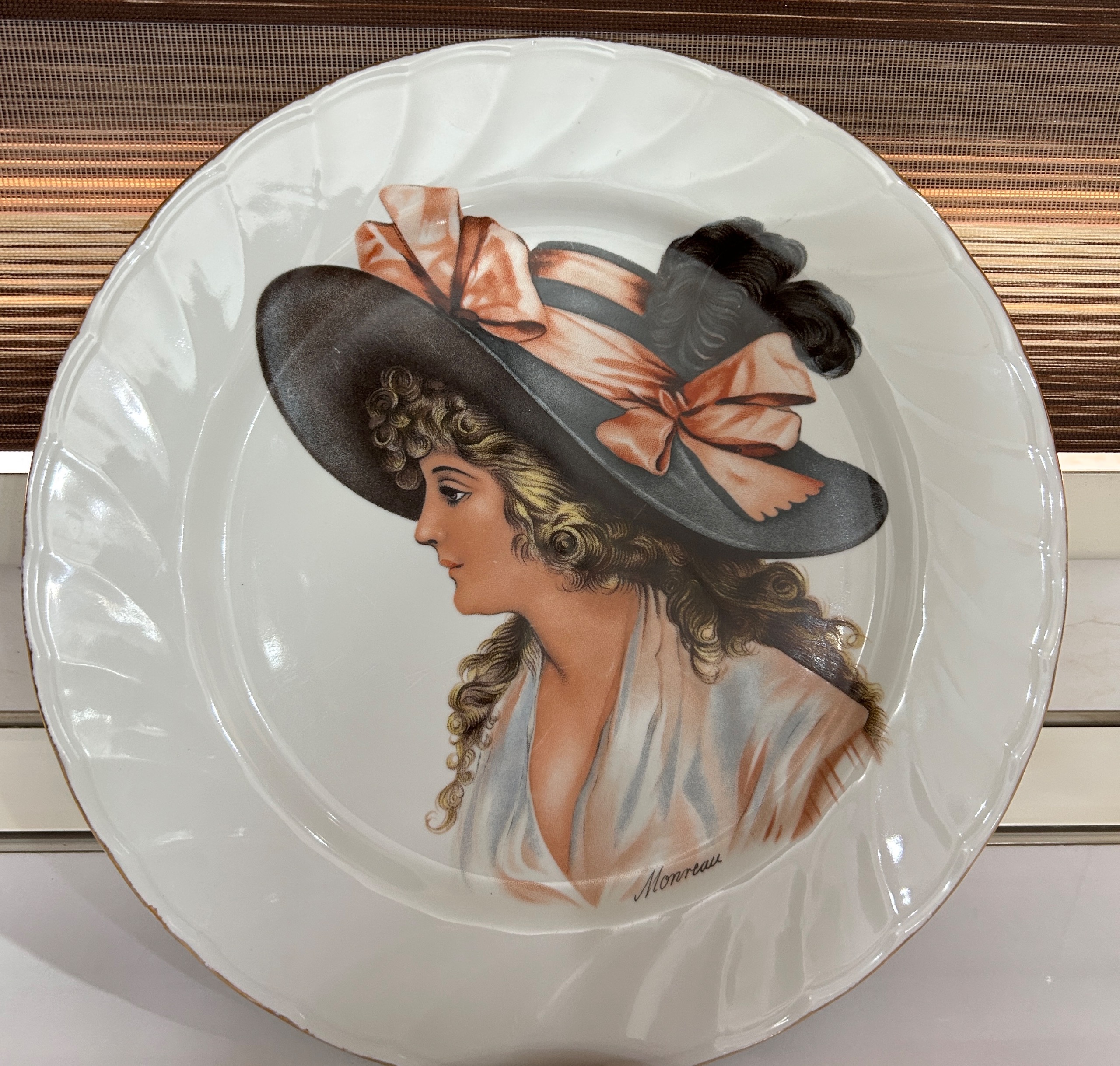 دیس قدیمی شیک و سالم