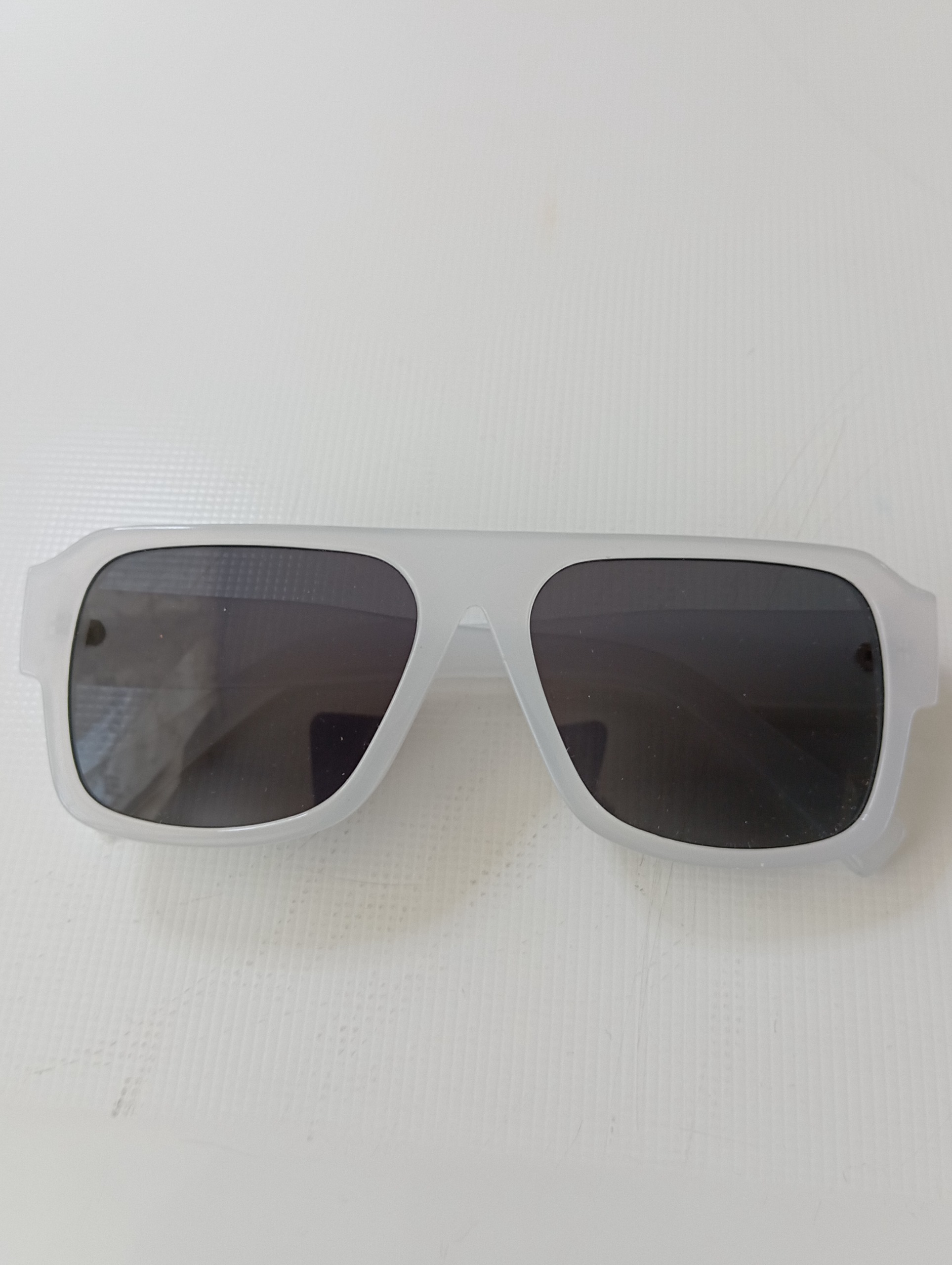 عینک افتاب مدل Sunglassesبه همراه قاب عینک