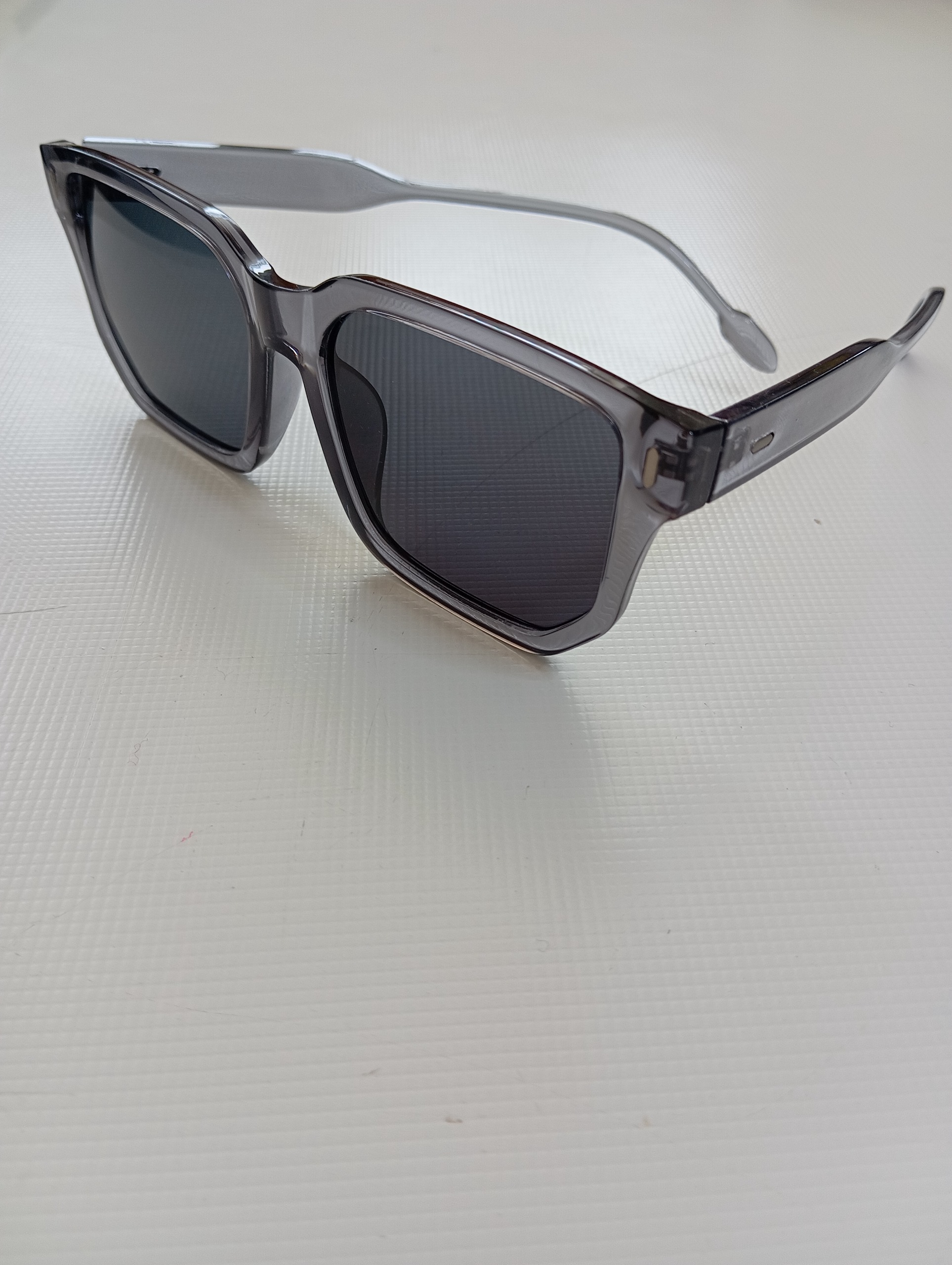عینک افتاب مدلPR 09ZS 54 به همراه قاب عینک