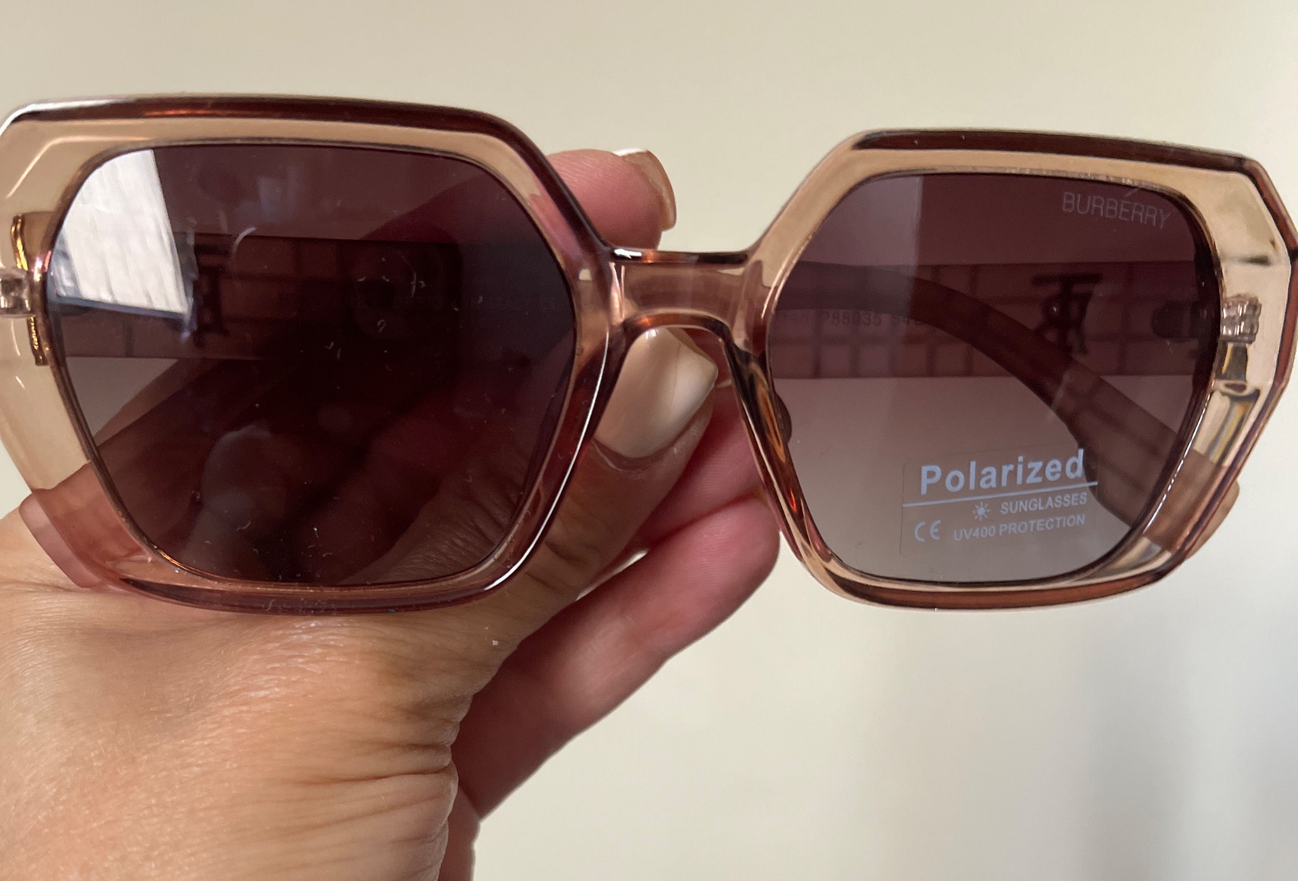 عینک آفتابی طرح Burberry