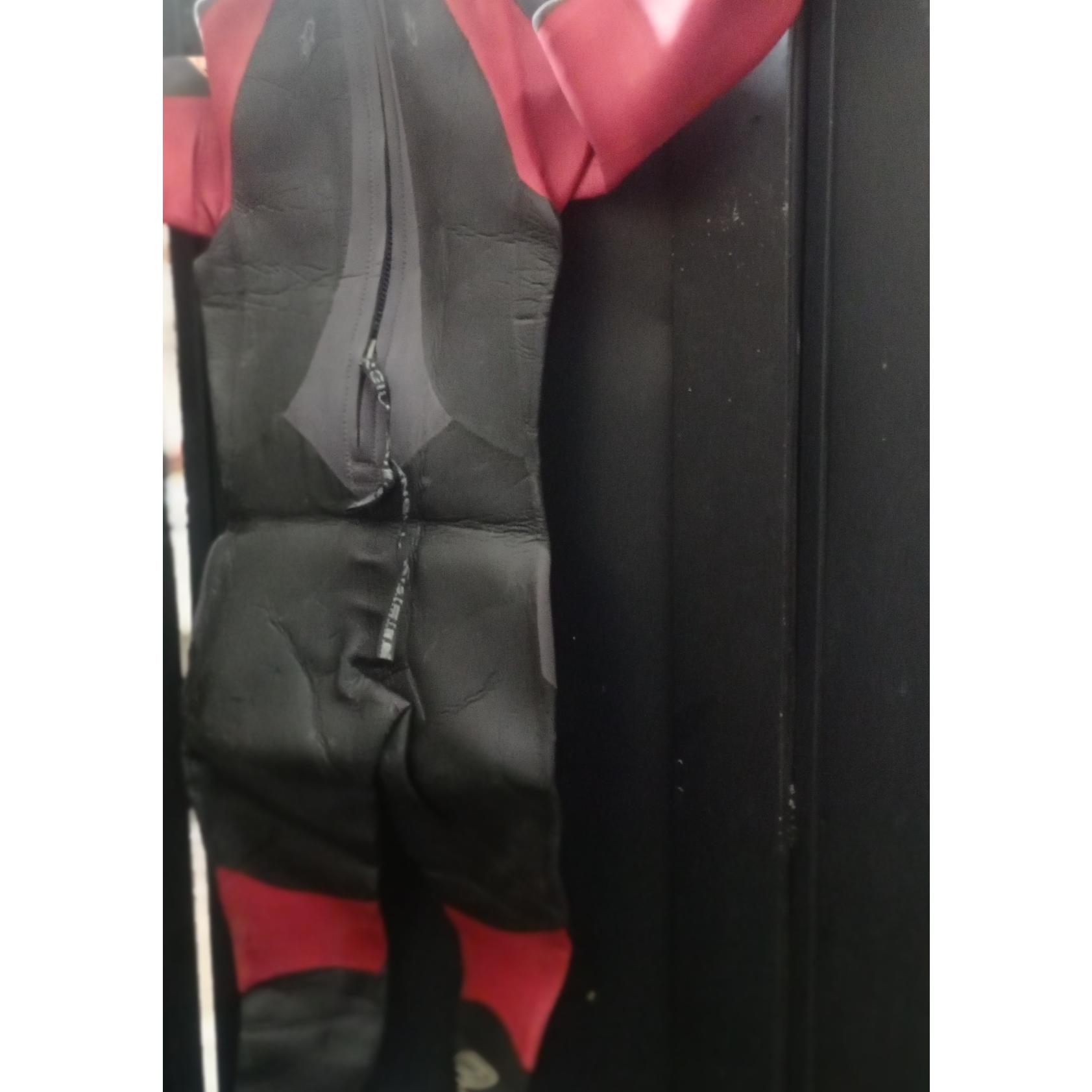 لباس غواصی ONEILLسایز M