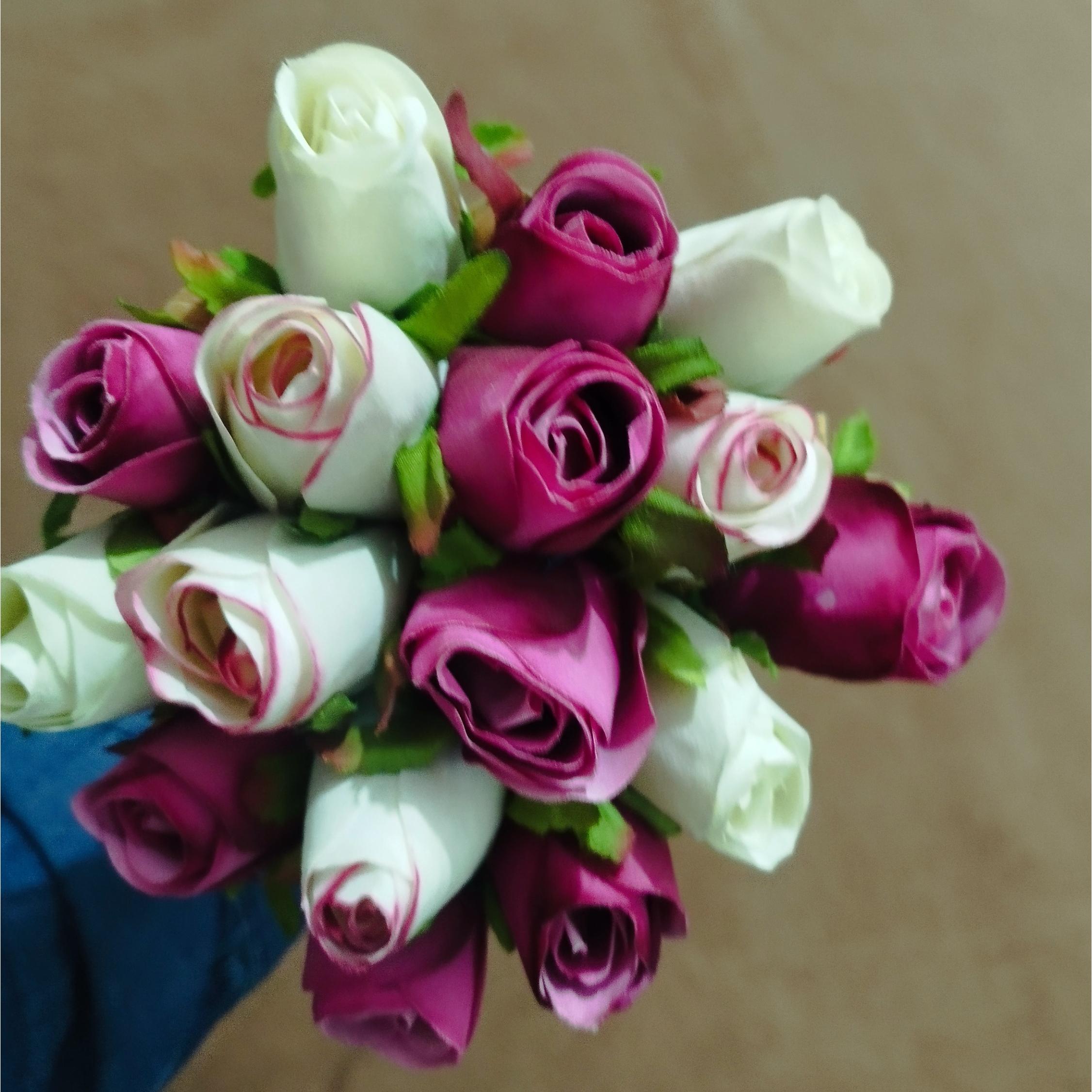 دسته گل 16شاخه گل رزعروسی وحنابندان