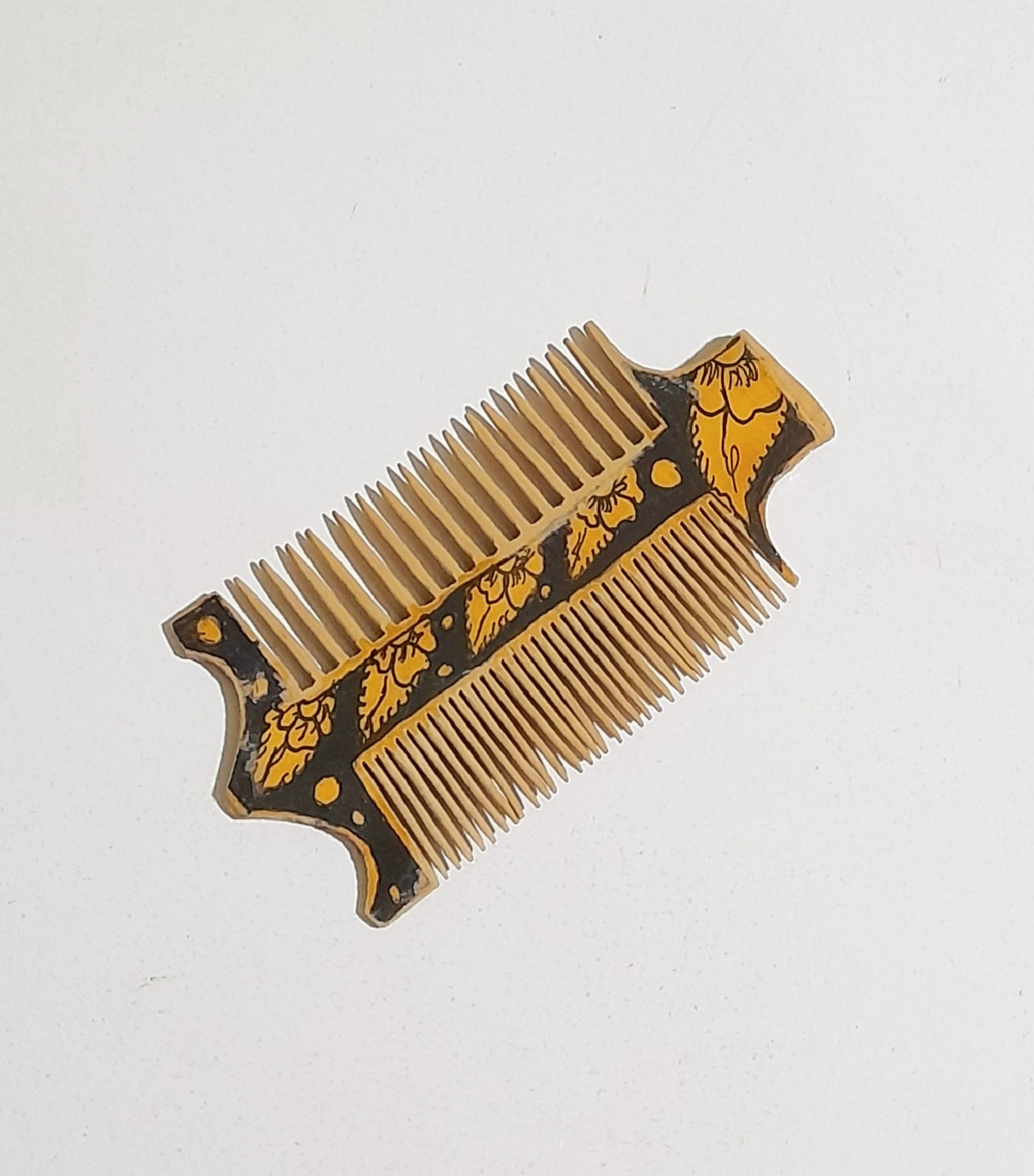 شانه چوبی قدیمی