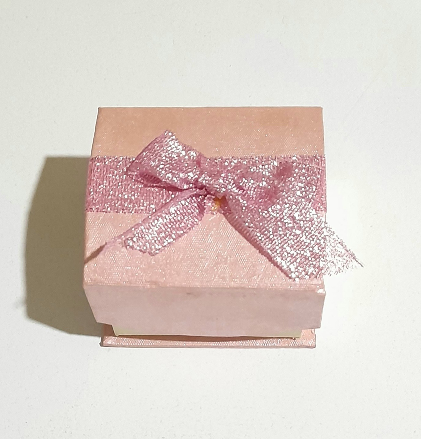 جعبه انگشتر آهن ربایی