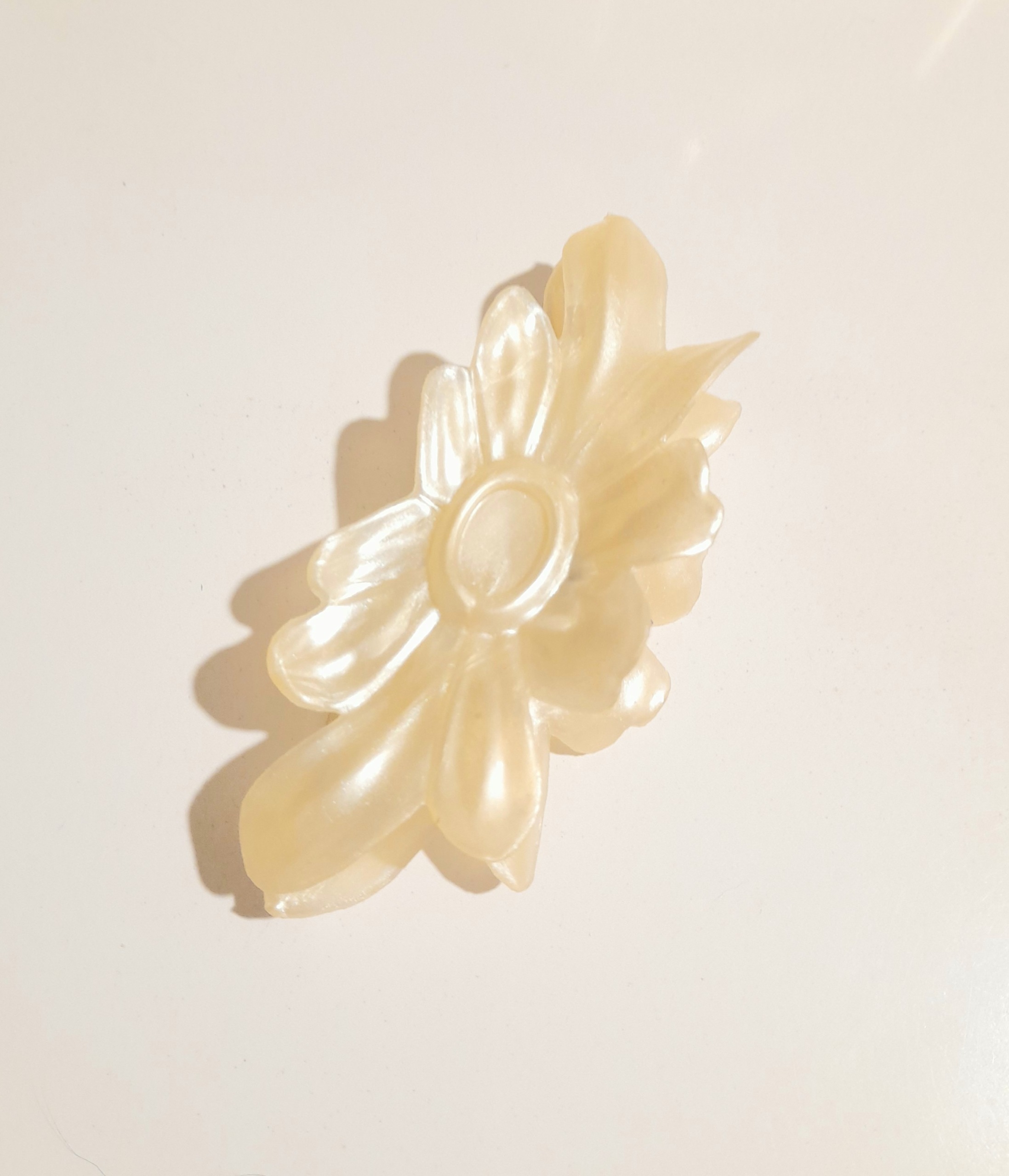 کلیبس سفید صدفی