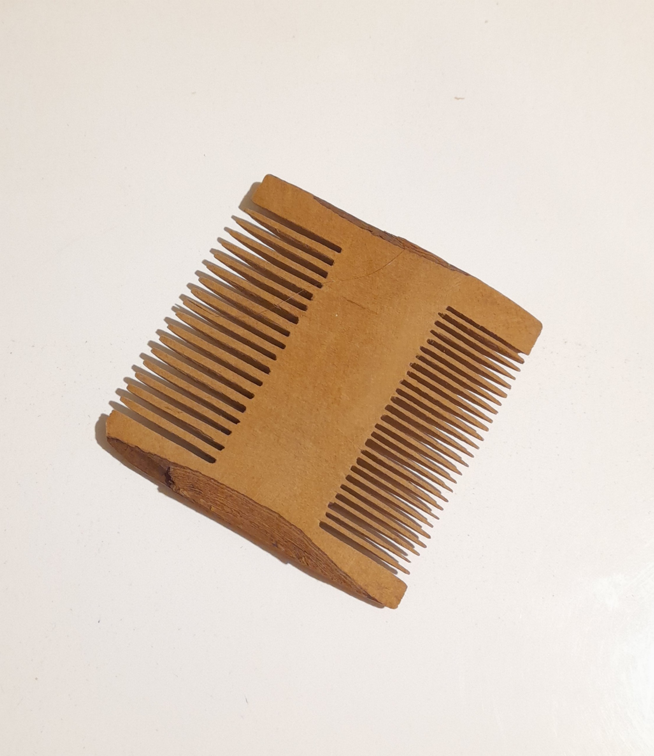 شانه چوبی قدیمی