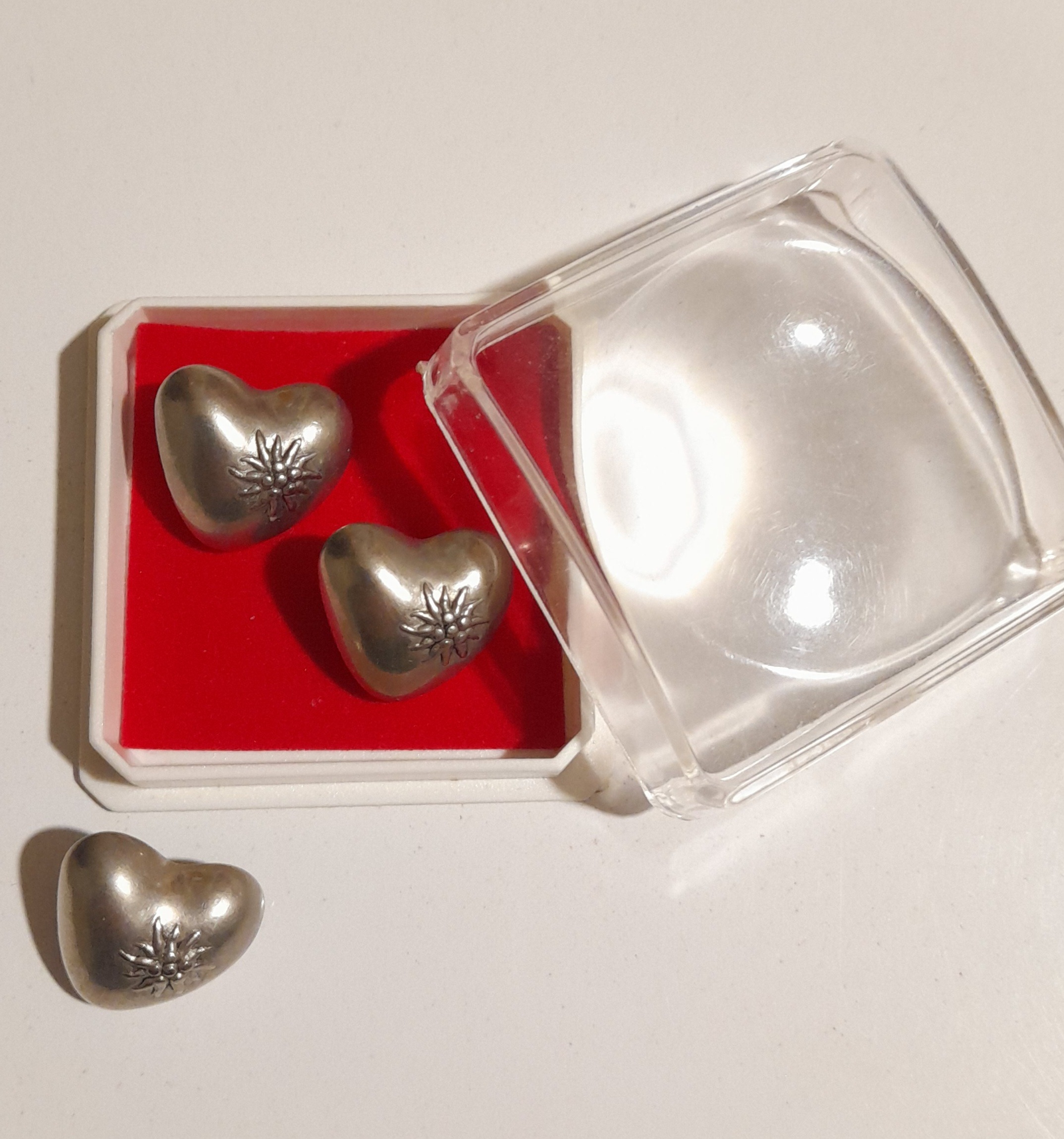 دکمه قلبی قدیمی جنوب آلمان 1960