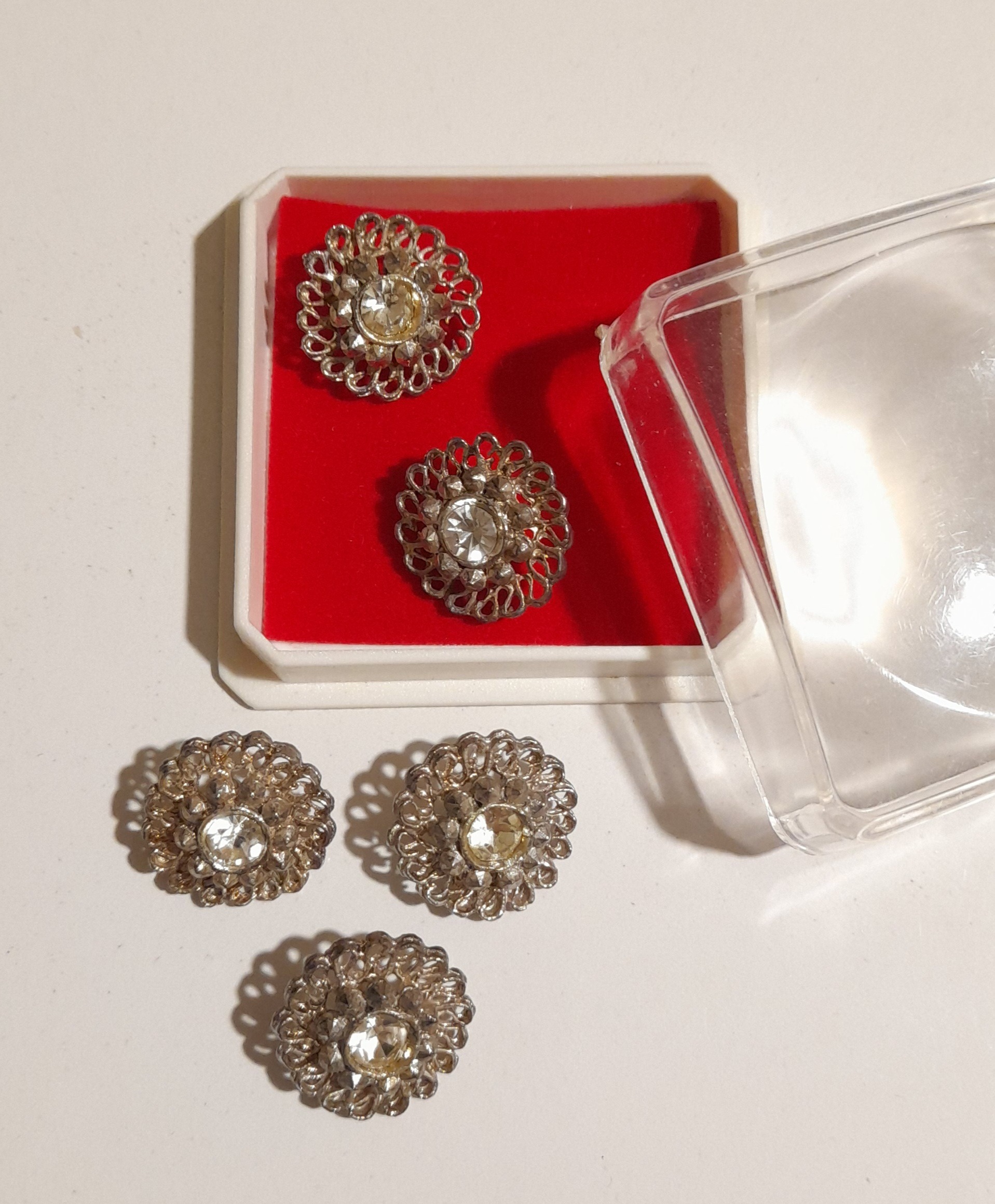 دکمه فلزی قدیمی دهه 50