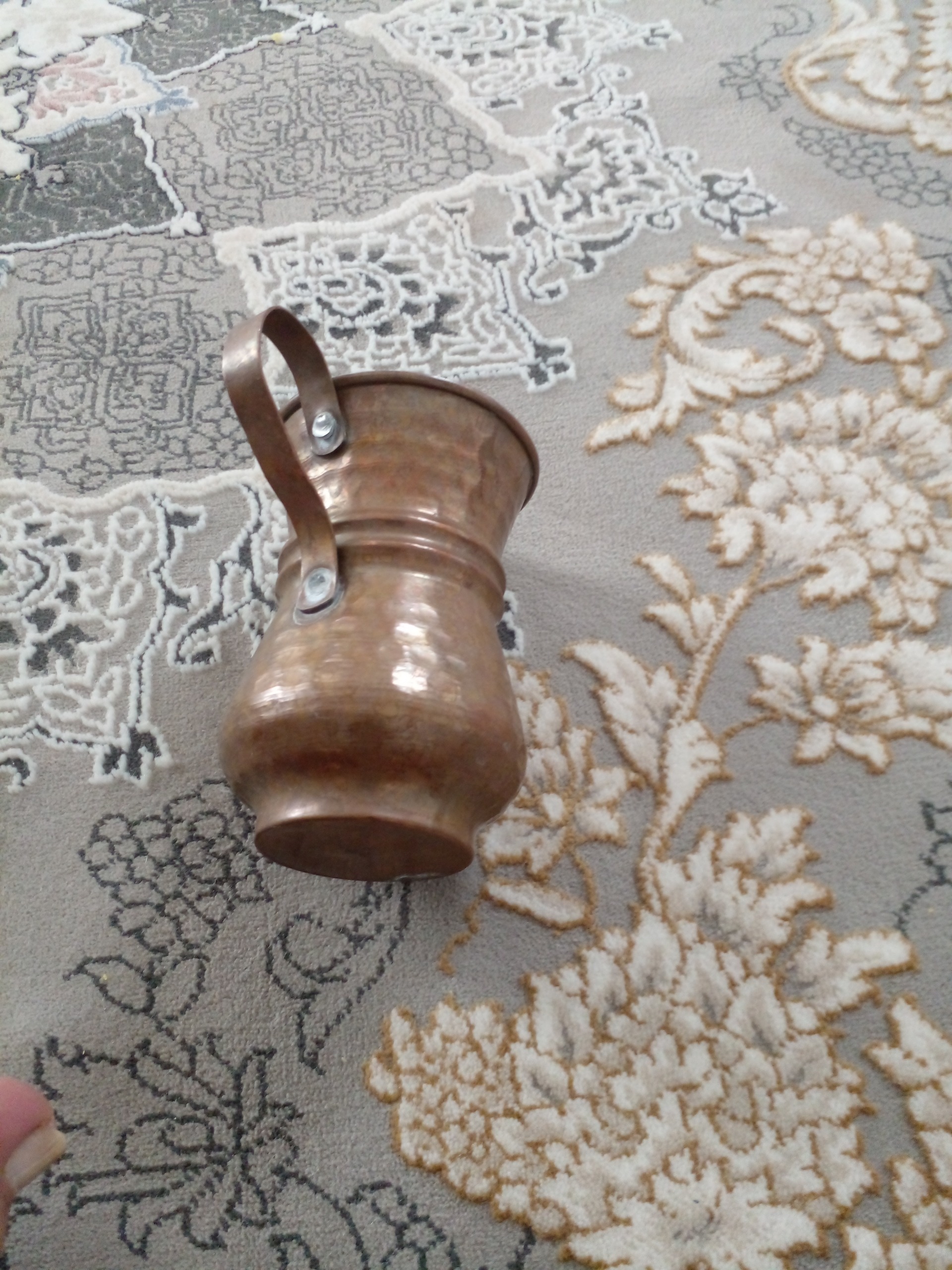 لیوان قدیمی مسی